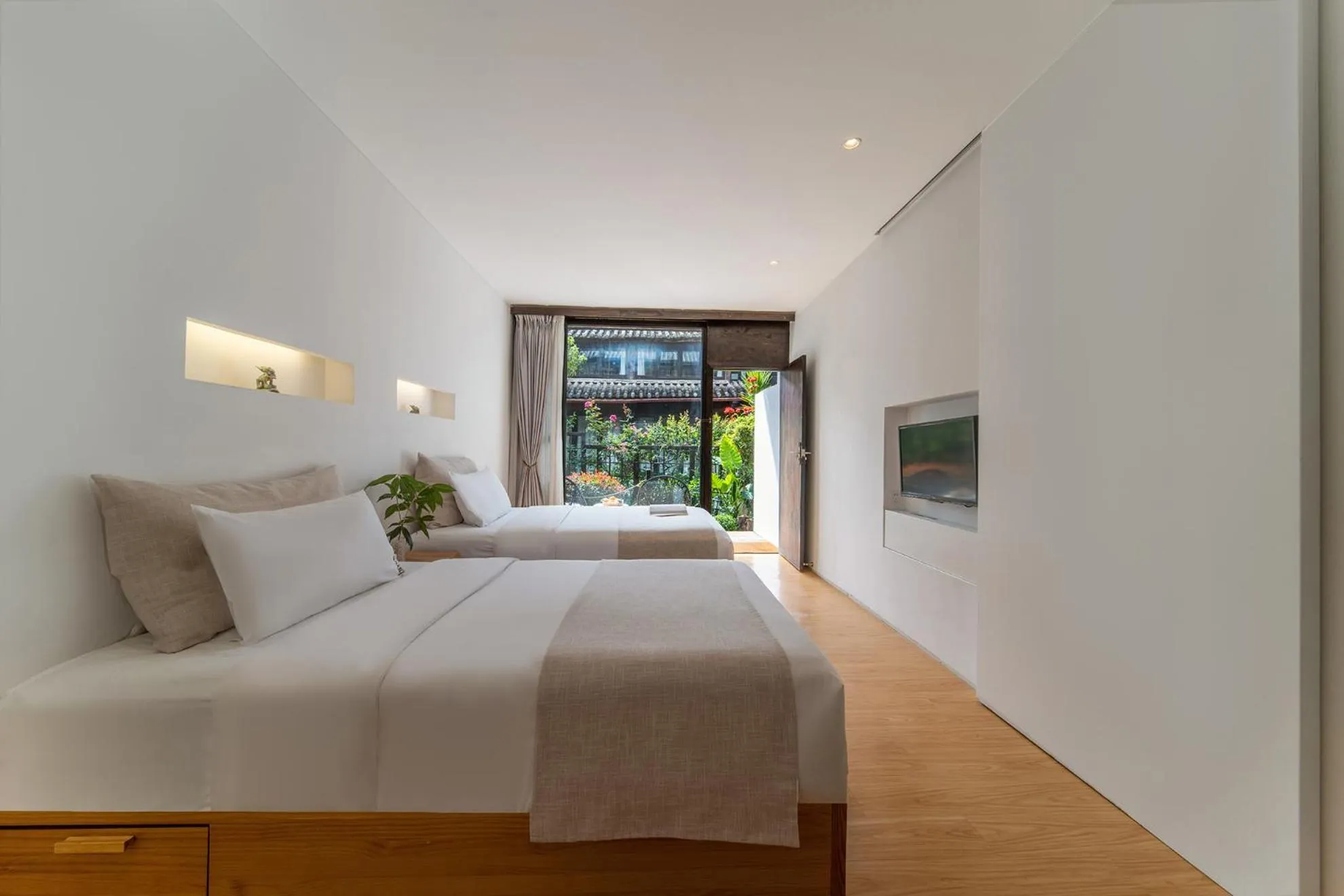 Photo of the whole room, Bed in The Bivou Lijiang