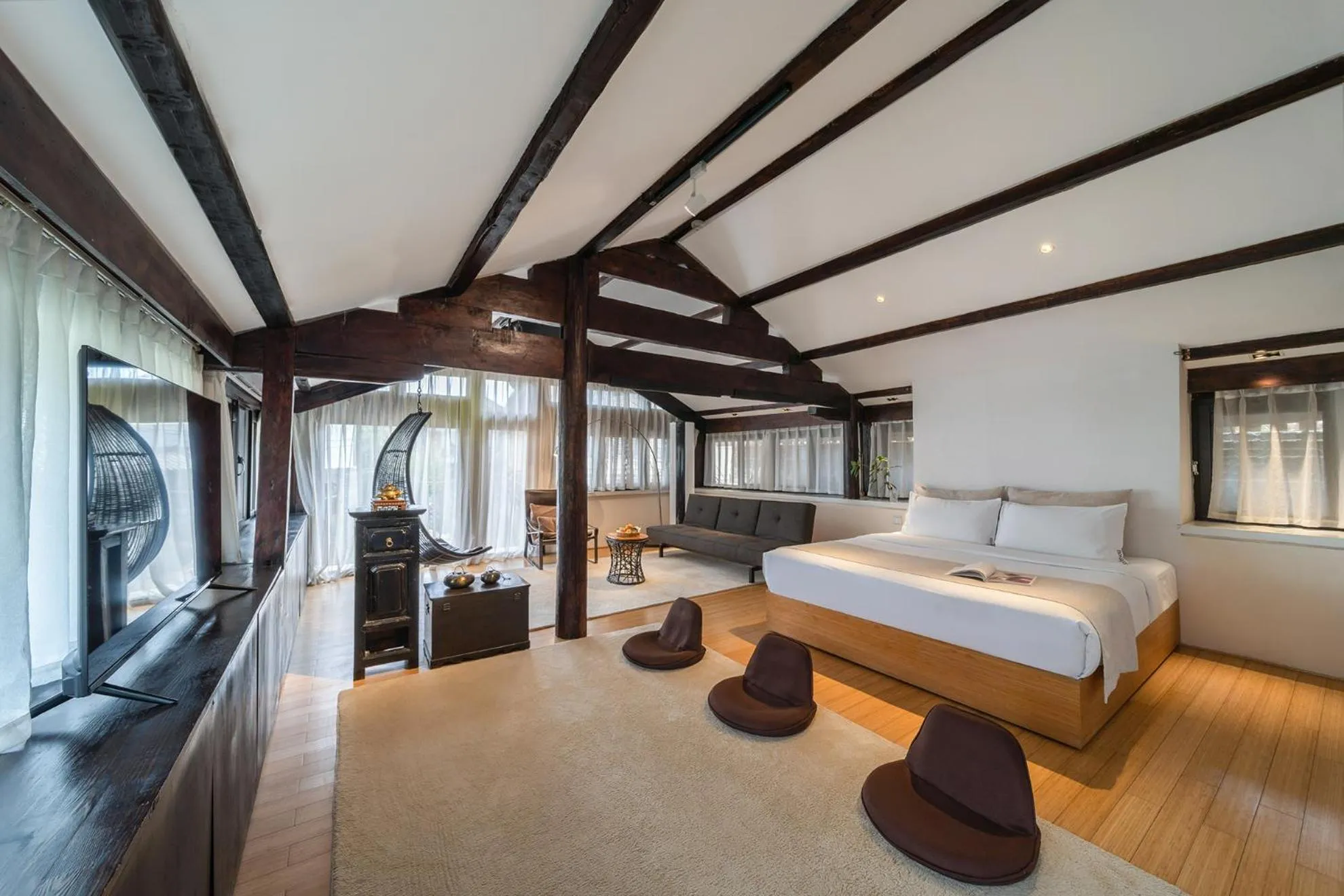 Photo of the whole room, Bed in The Bivou Lijiang