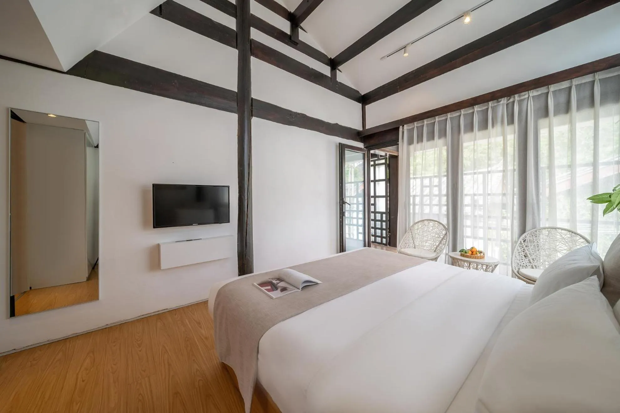 Photo of the whole room, Bed in The Bivou Lijiang