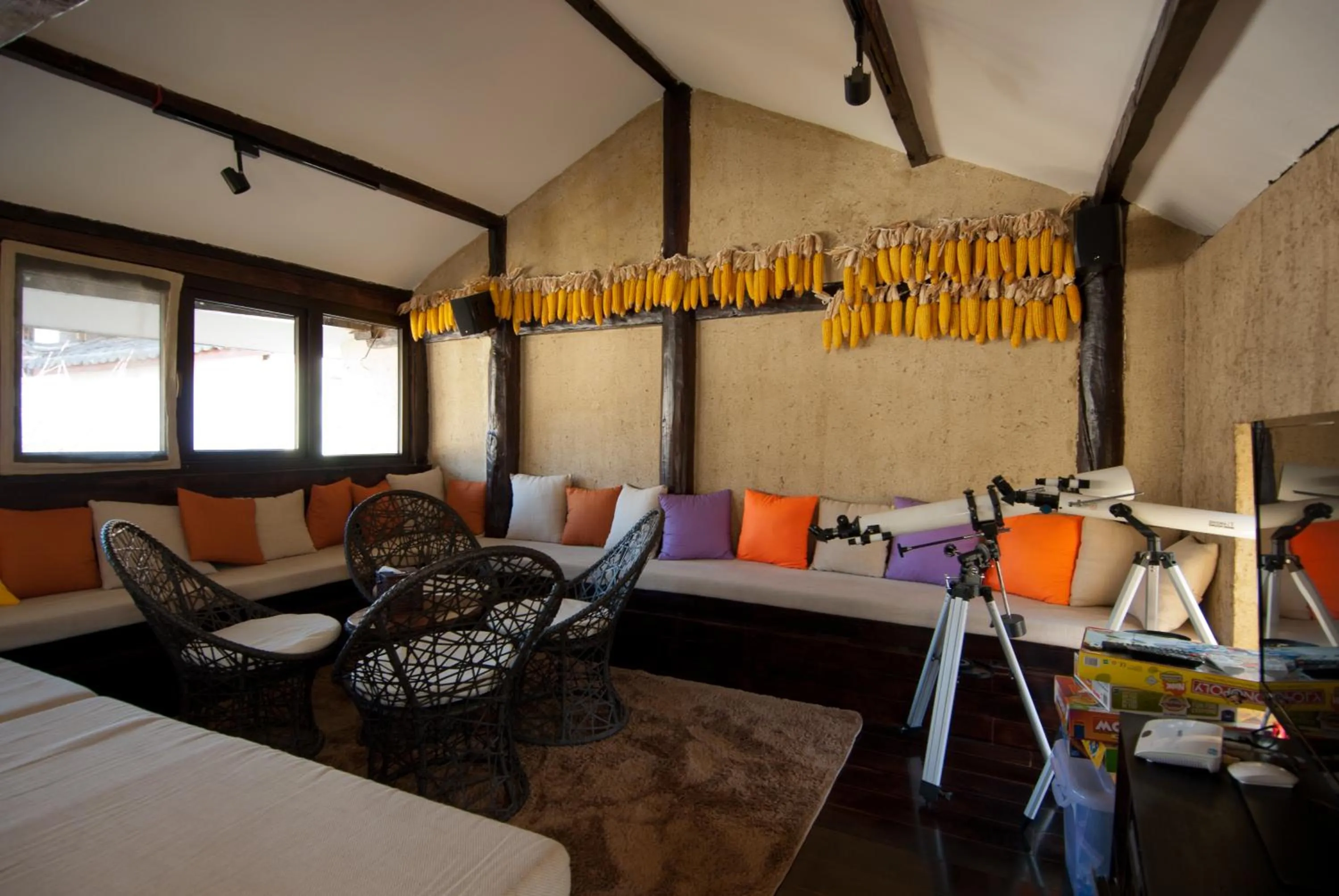 Communal lounge/ TV room in The Bivou Lijiang