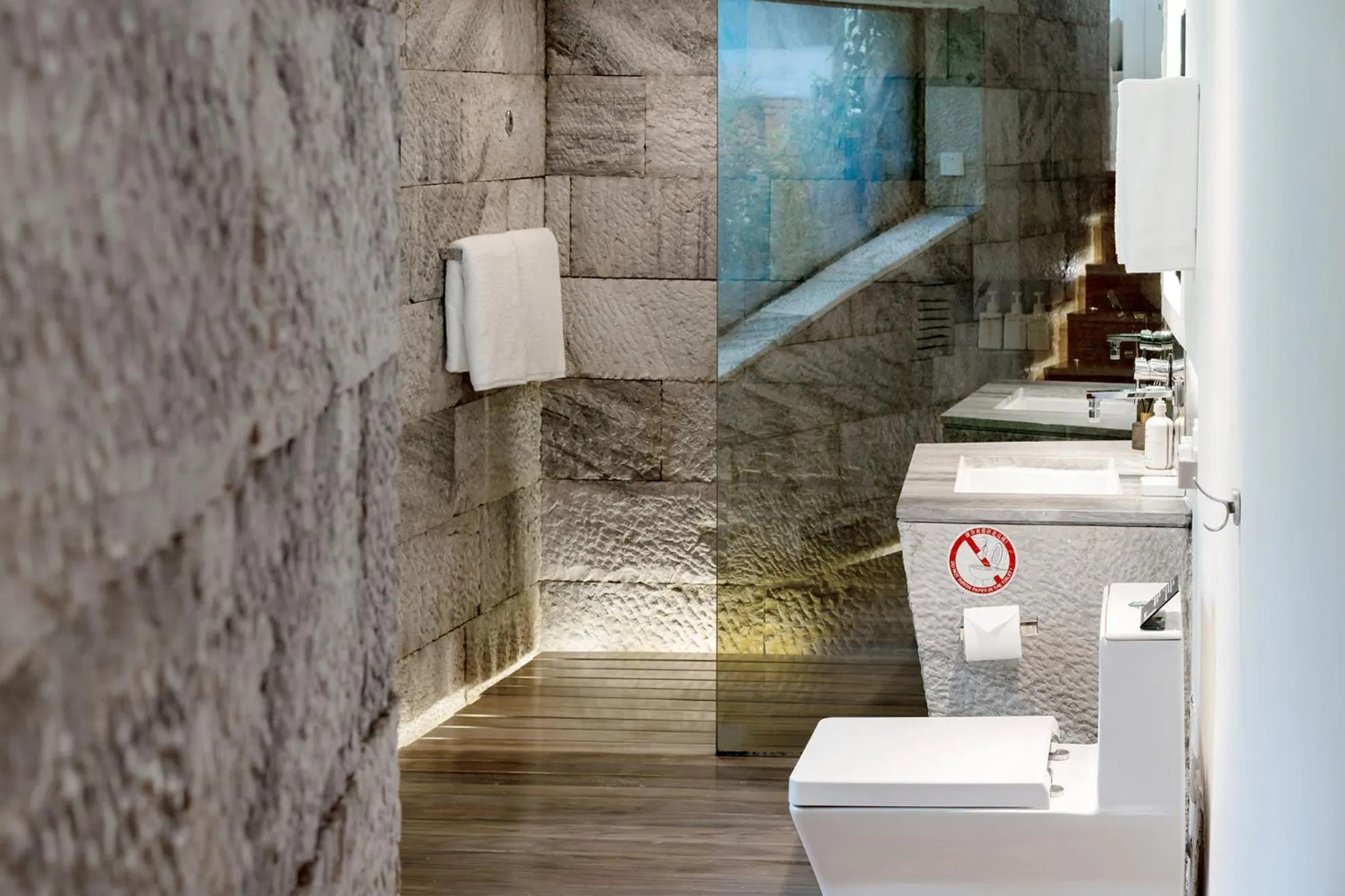 Toilet in The Bivou Lijiang