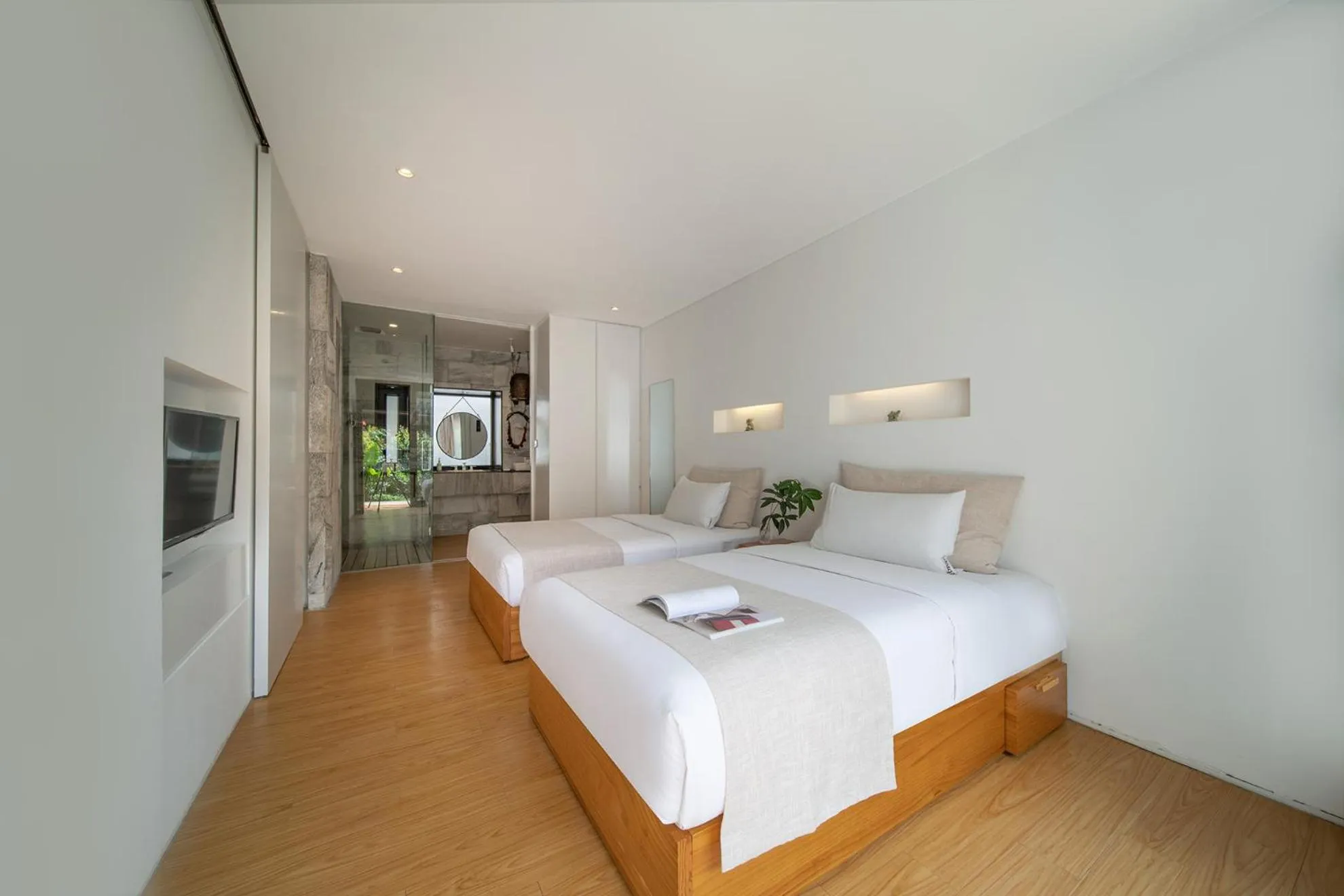 Photo of the whole room, Bed in The Bivou Lijiang