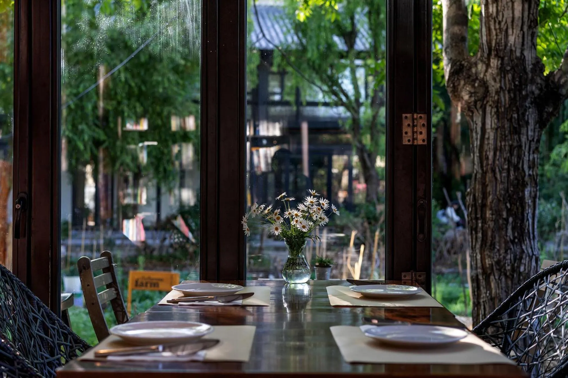 Food and drinks in The Bivou Lijiang