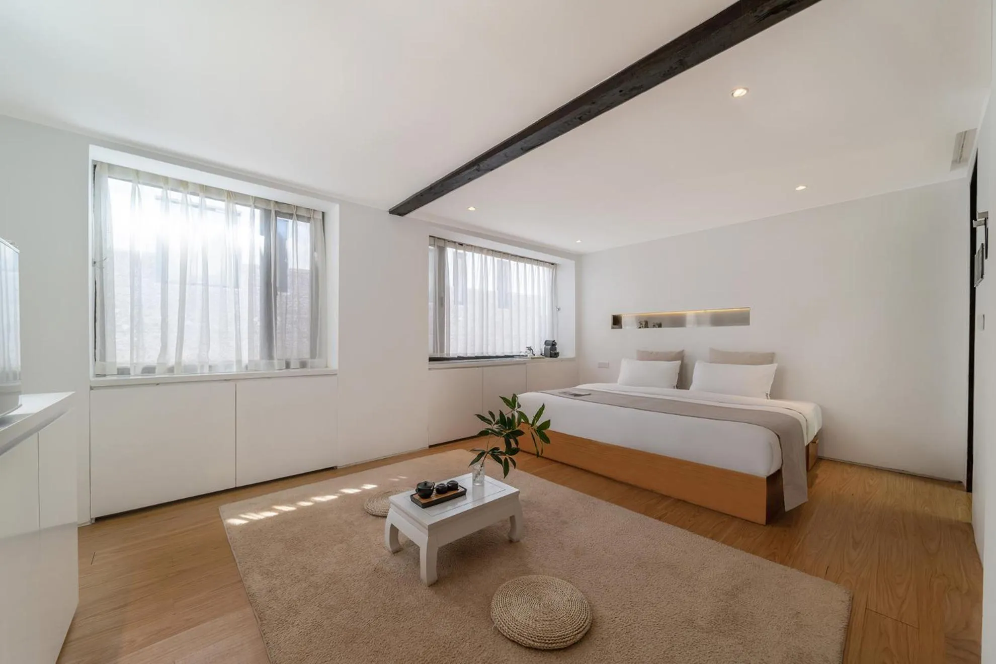 Photo of the whole room, Bed in The Bivou Lijiang