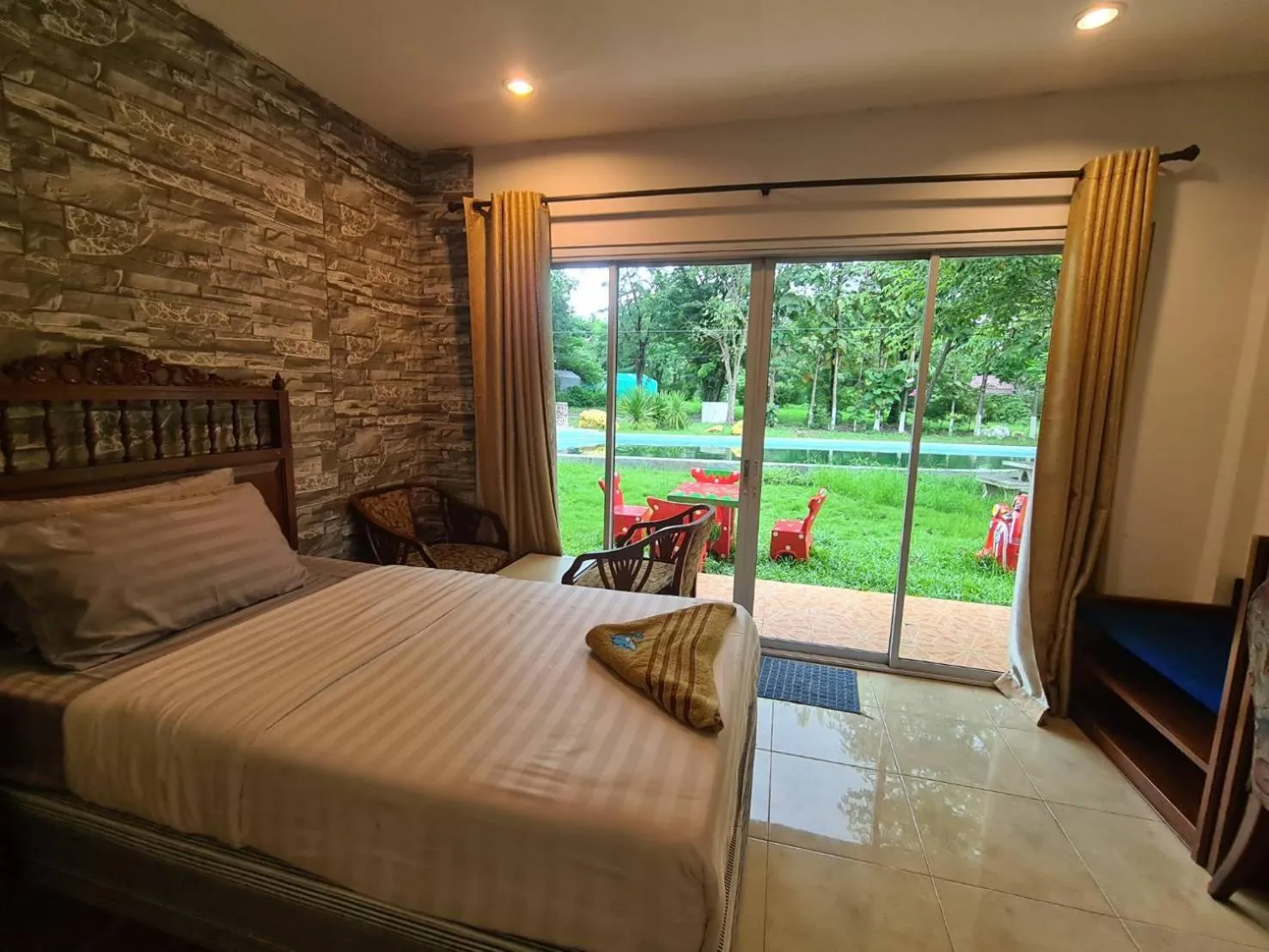 Bed in Phutawan Resort