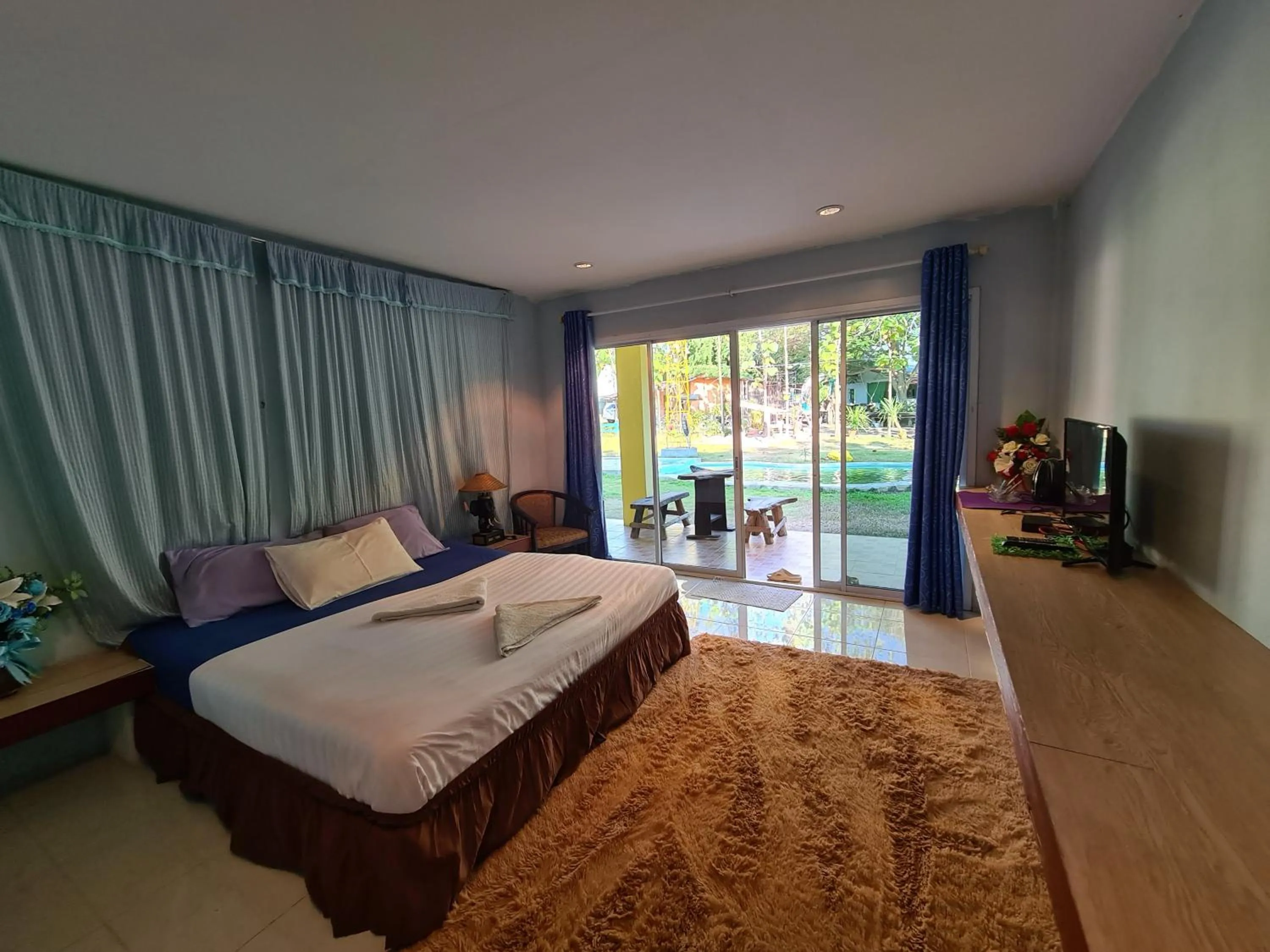 Bed in Phutawan Resort