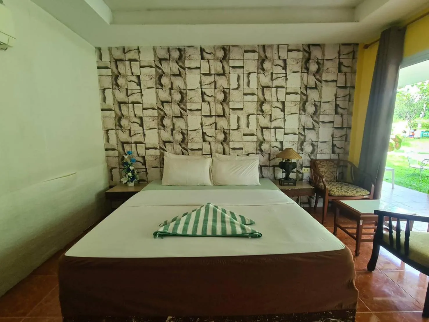 Bed in Phutawan Resort