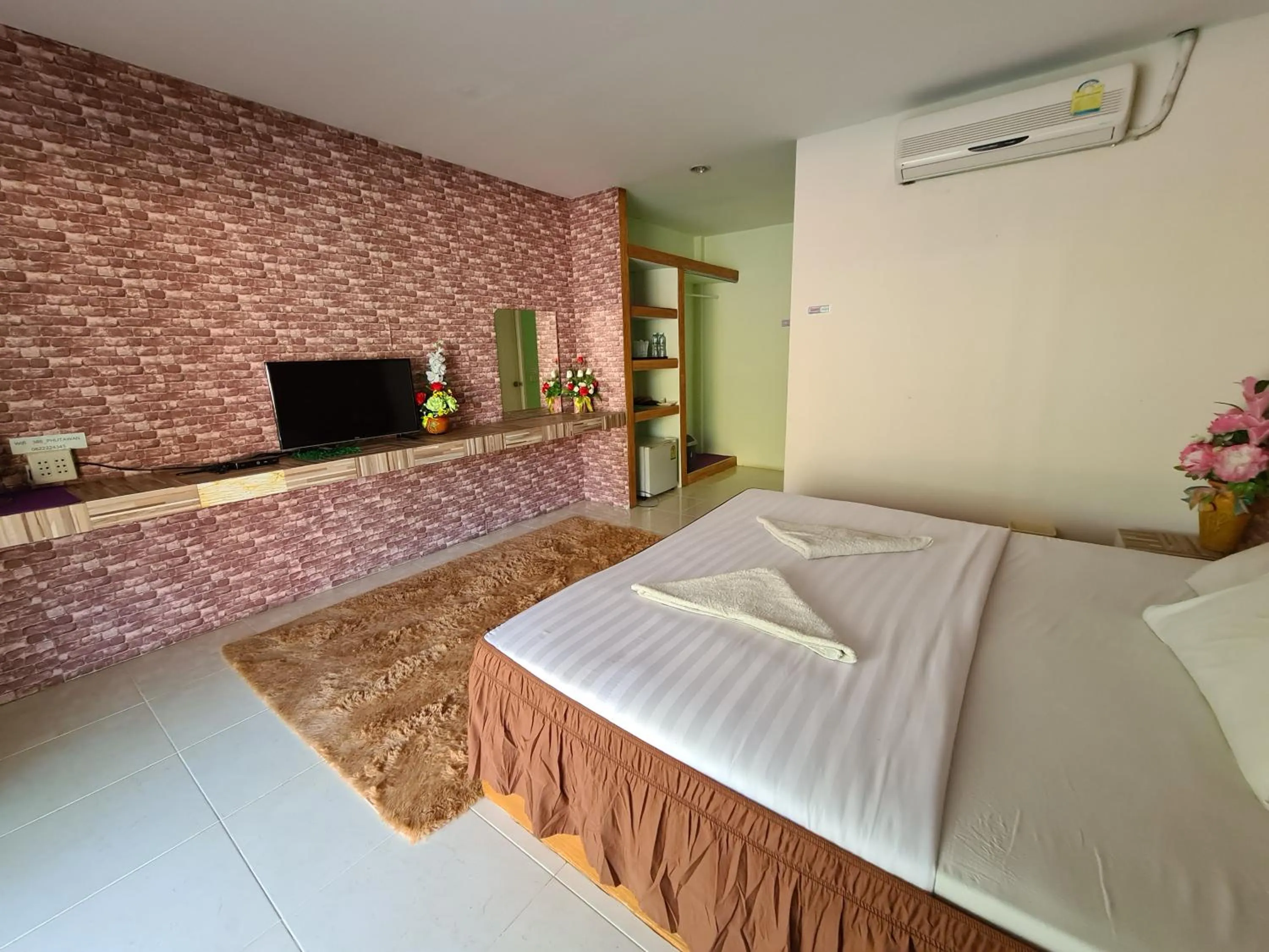 Bed in Phutawan Resort