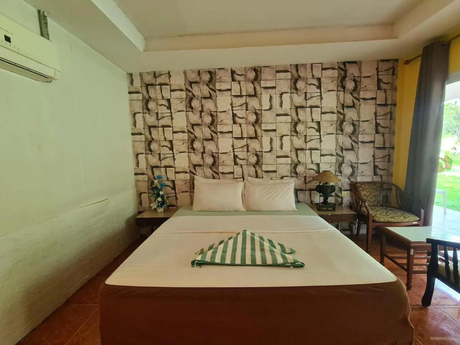 Bed in Phutawan Resort
