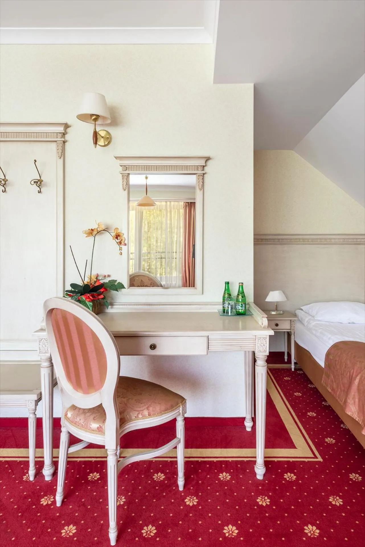 Shower, Bed in Hotel Stodółka