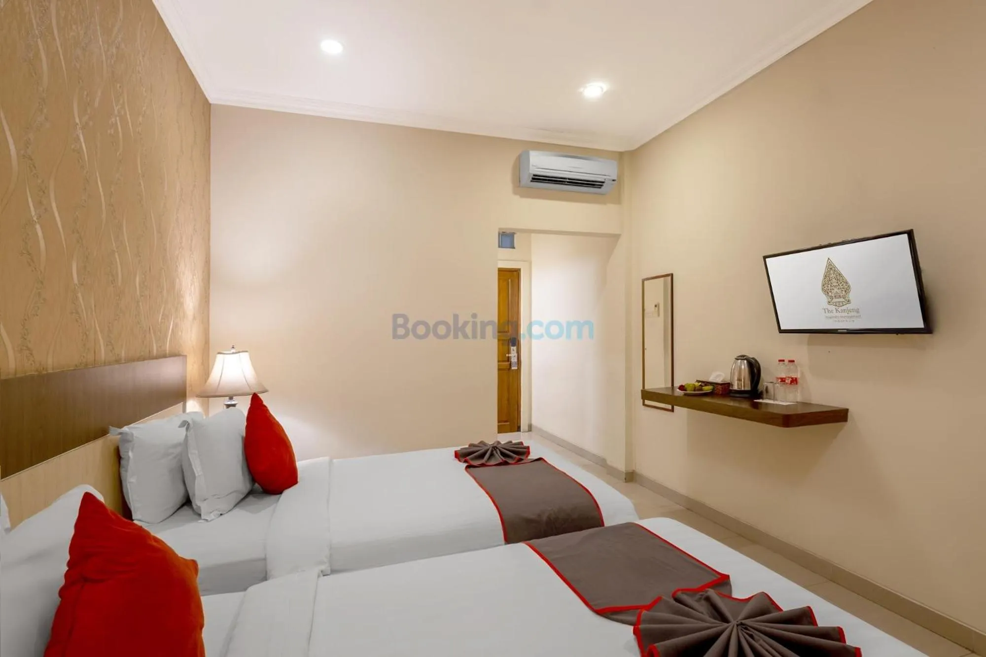 Bed in The Kanjeng Hotel Kuta