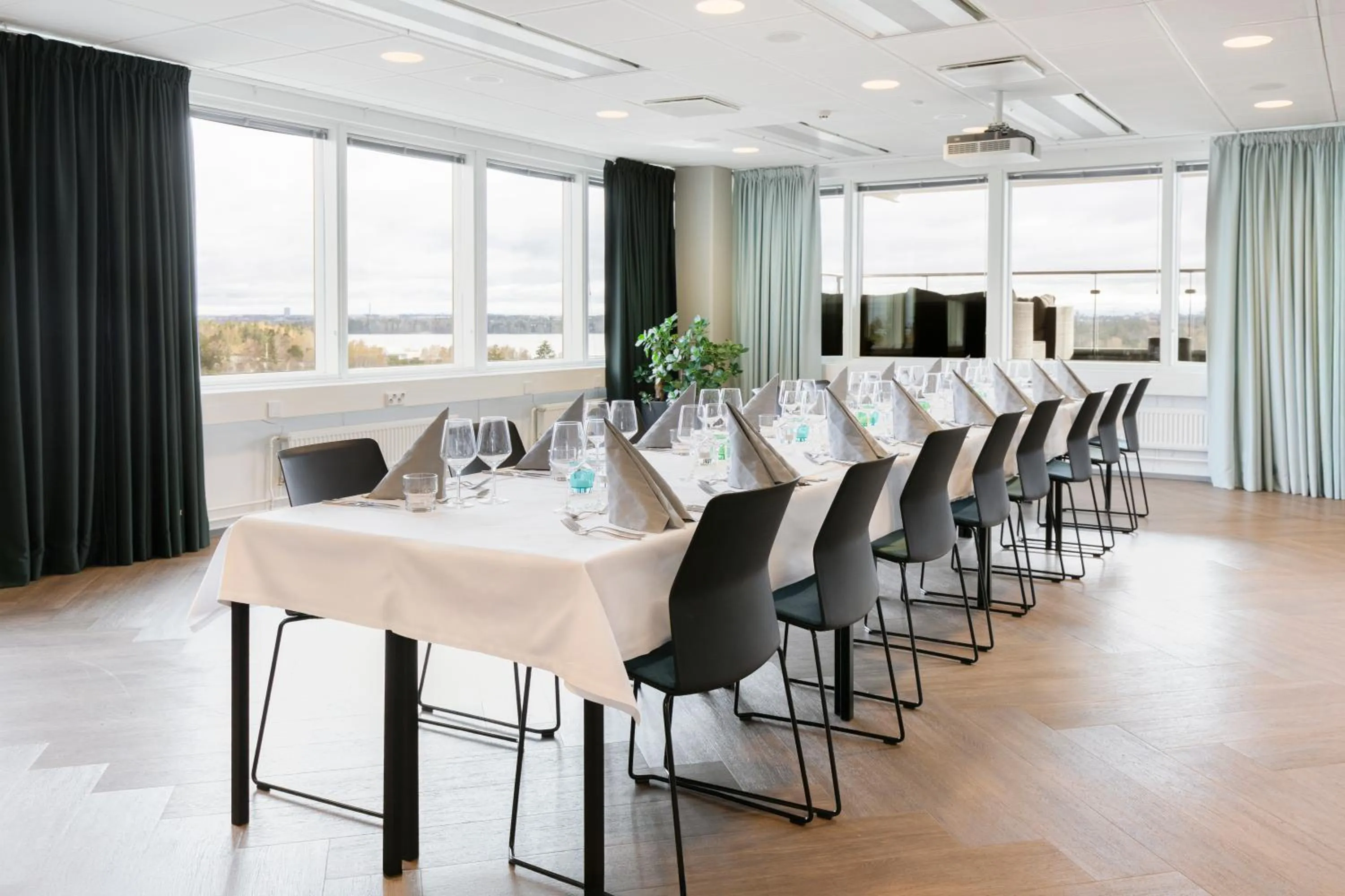 Meeting/conference room in Heymo 1 by Sokos Hotels
