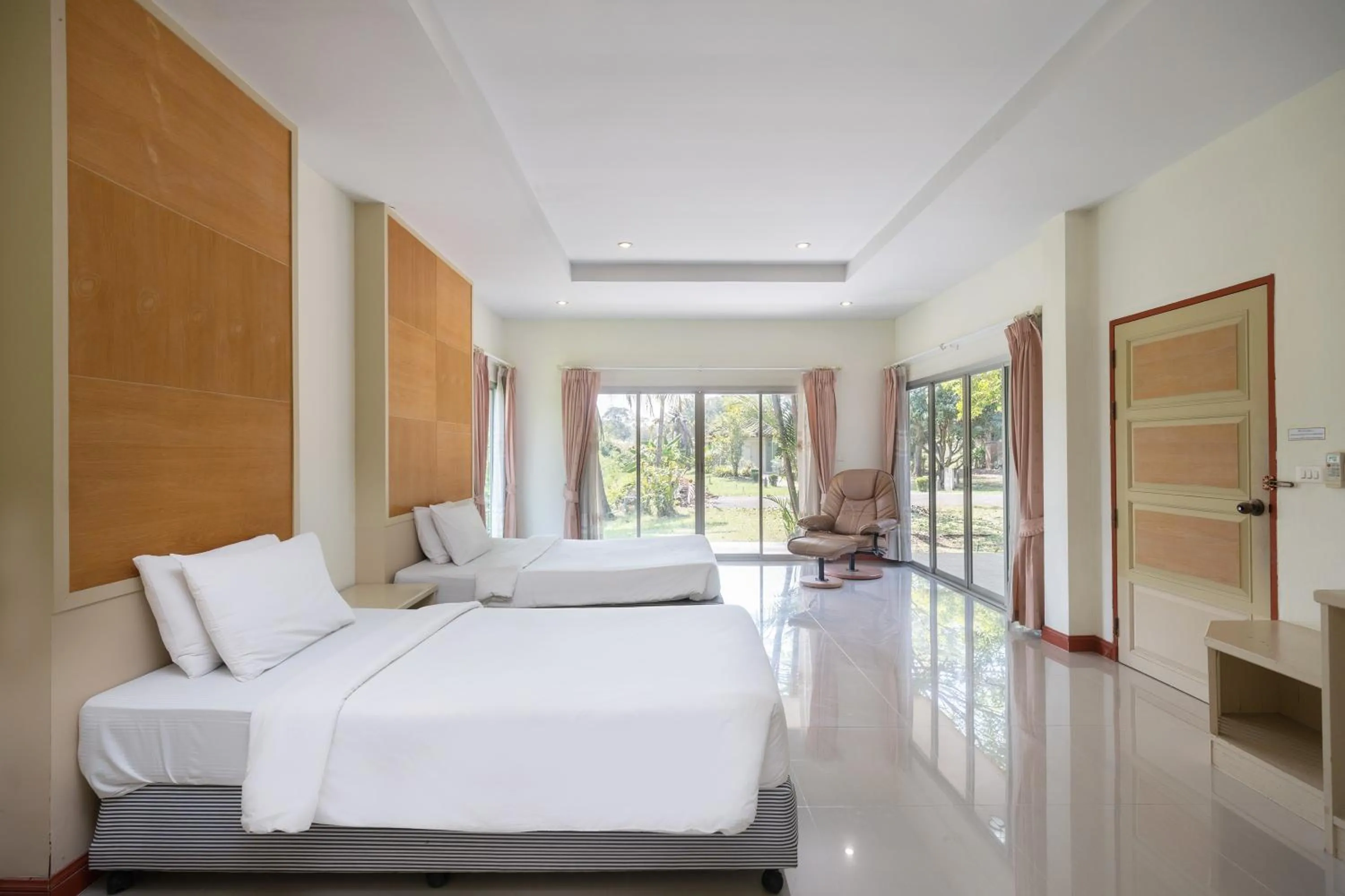 Bedroom, Bed in Thara Cholapruek Resort