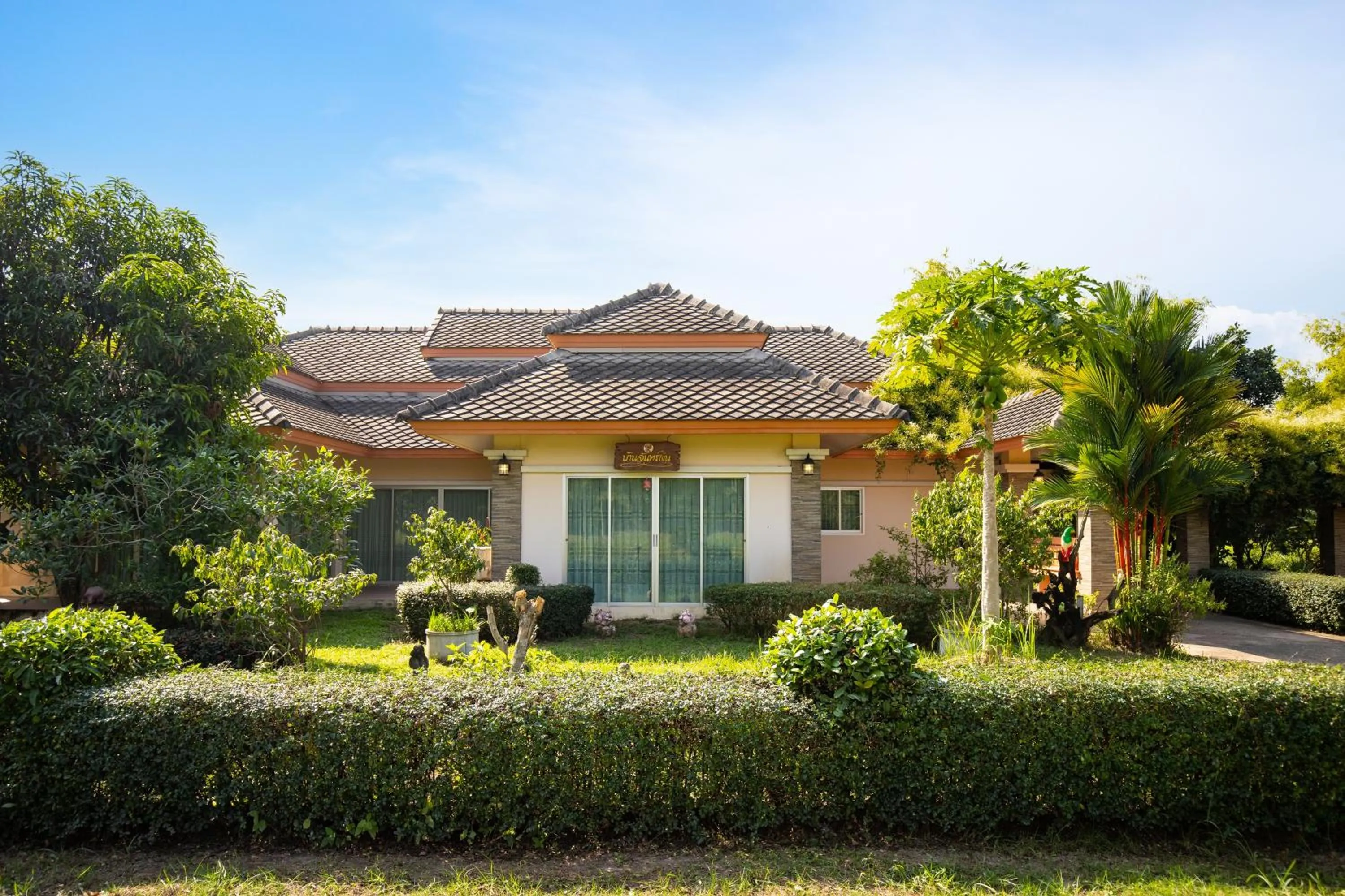 Photo of the whole room in Thara Cholapruek Resort
