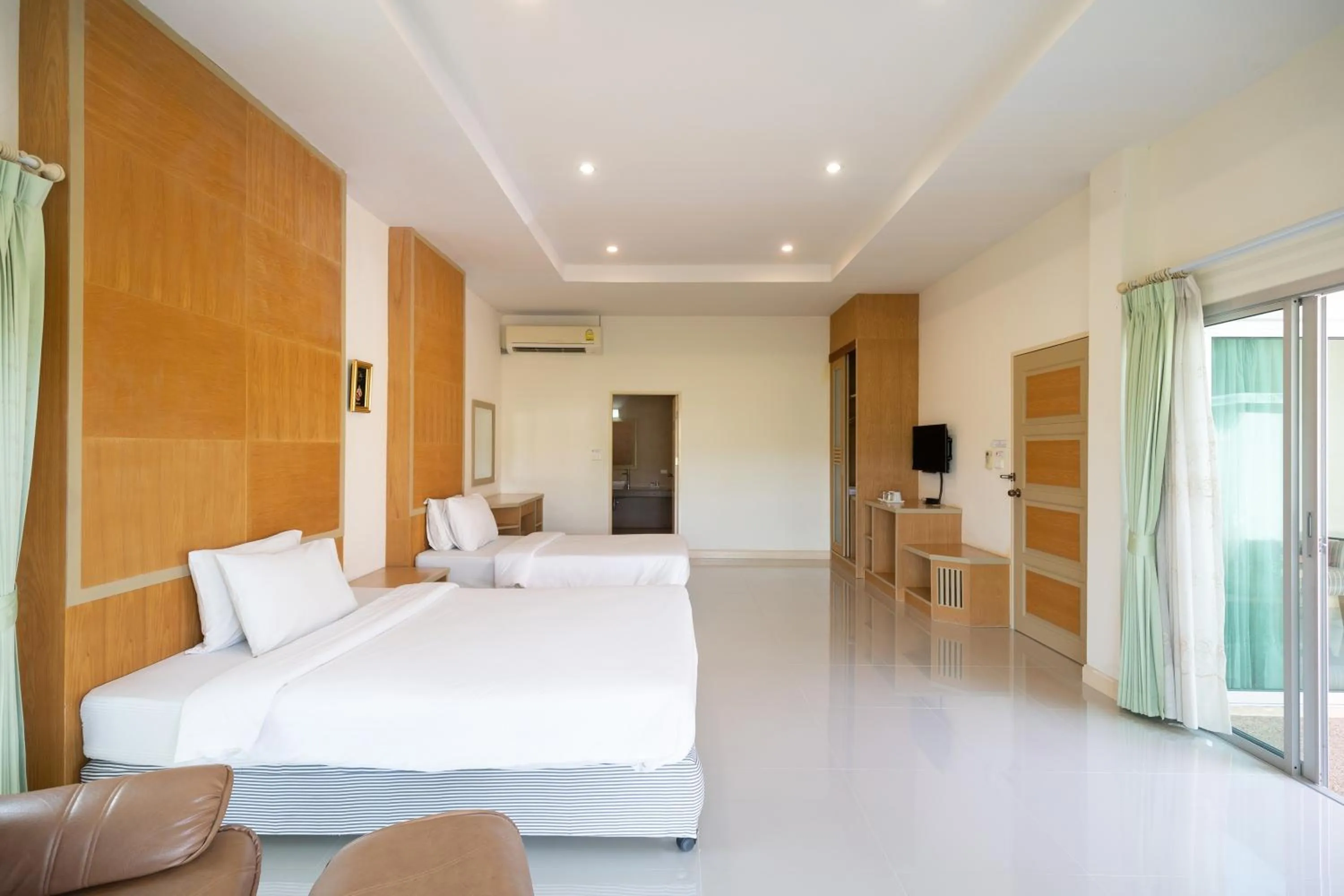 Bedroom, Bed in Thara Cholapruek Resort