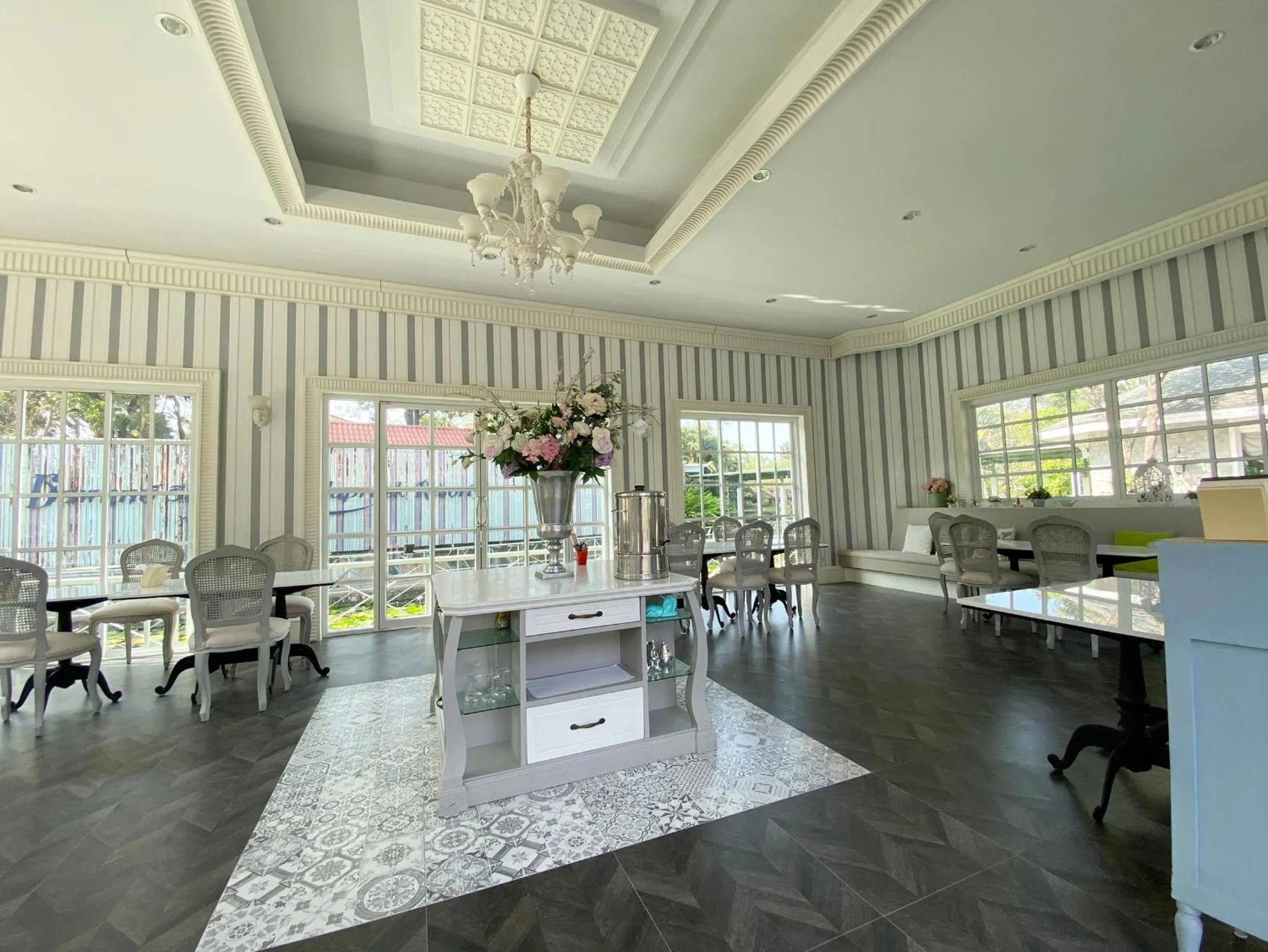 Restaurant/places to eat in Thara Cholapruek Resort