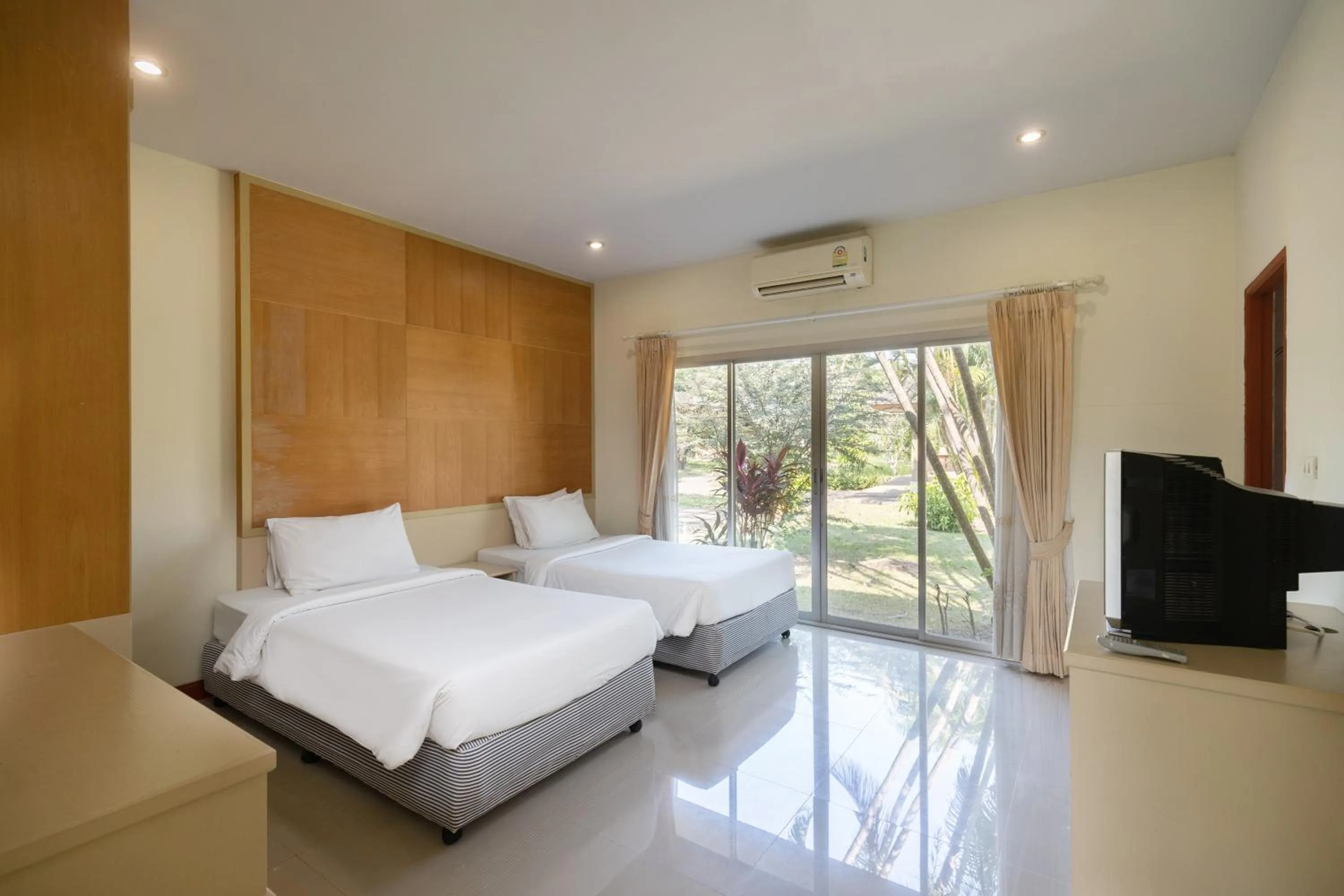 Bedroom, Bed in Thara Cholapruek Resort