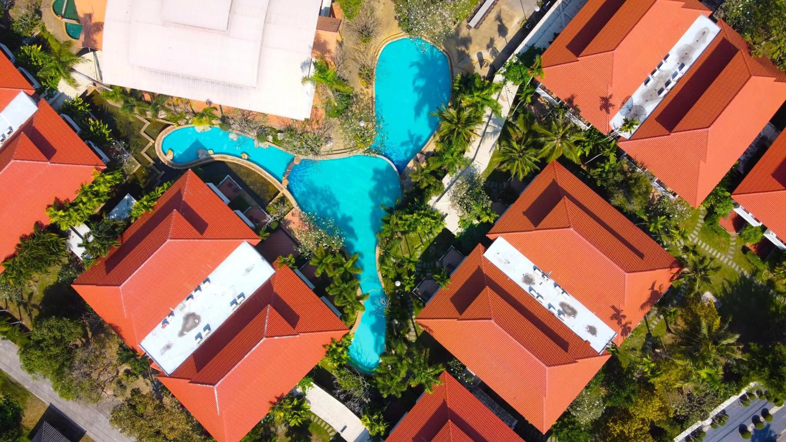 Swimming pool in Thara Cholapruek Resort