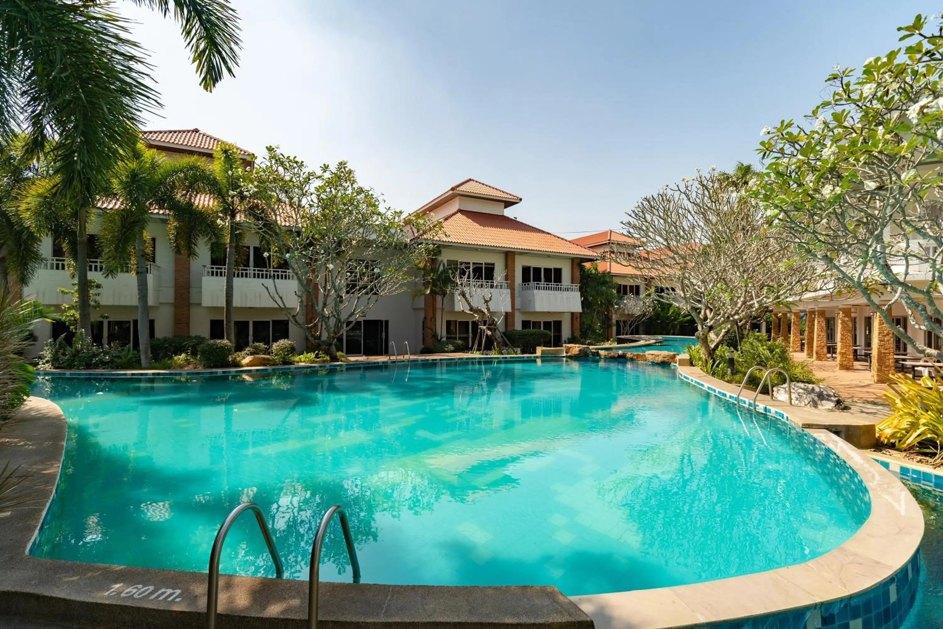 Swimming pool in Thara Cholapruek Resort