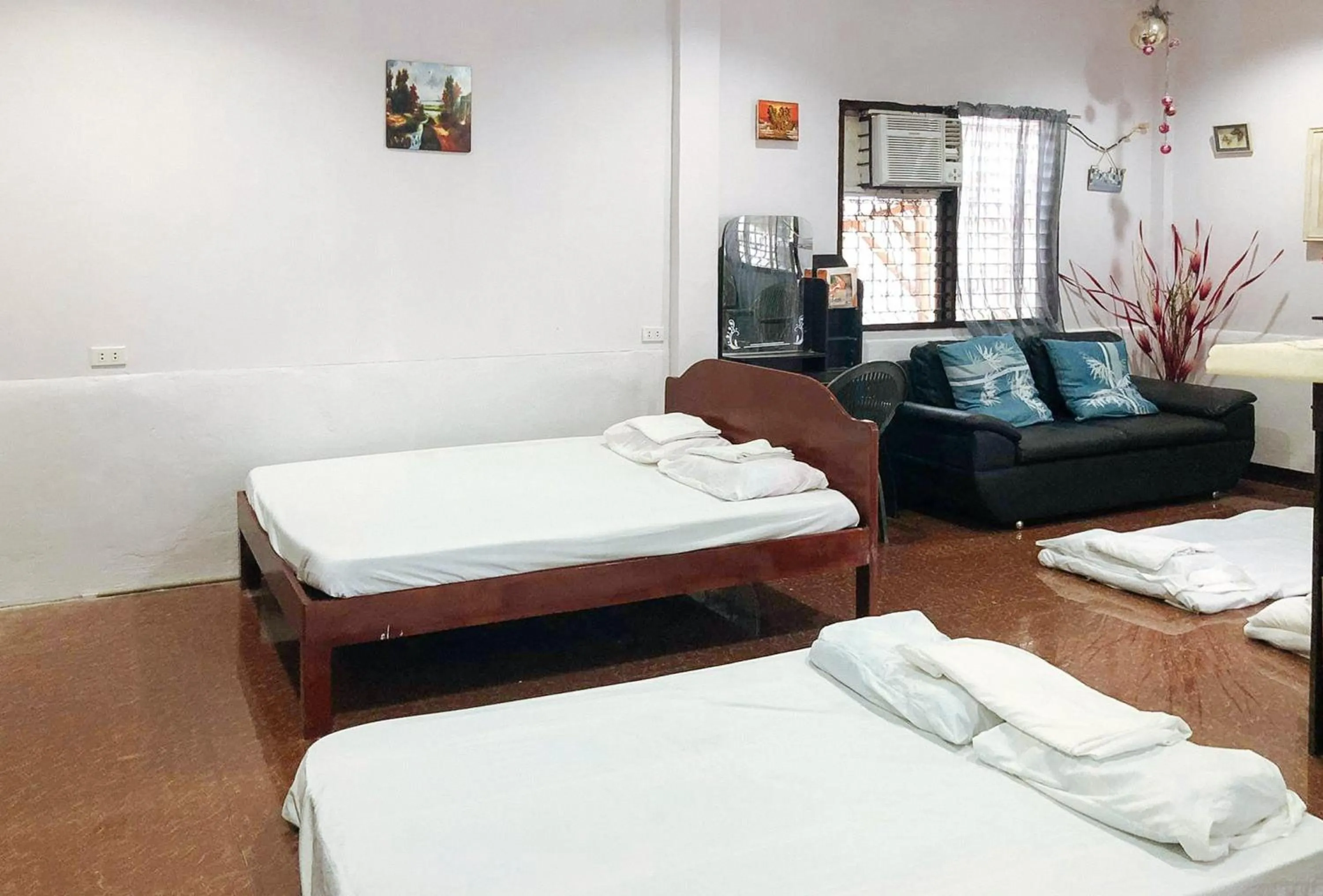 Bedroom, Bed in Irah's Guest House RedPartner