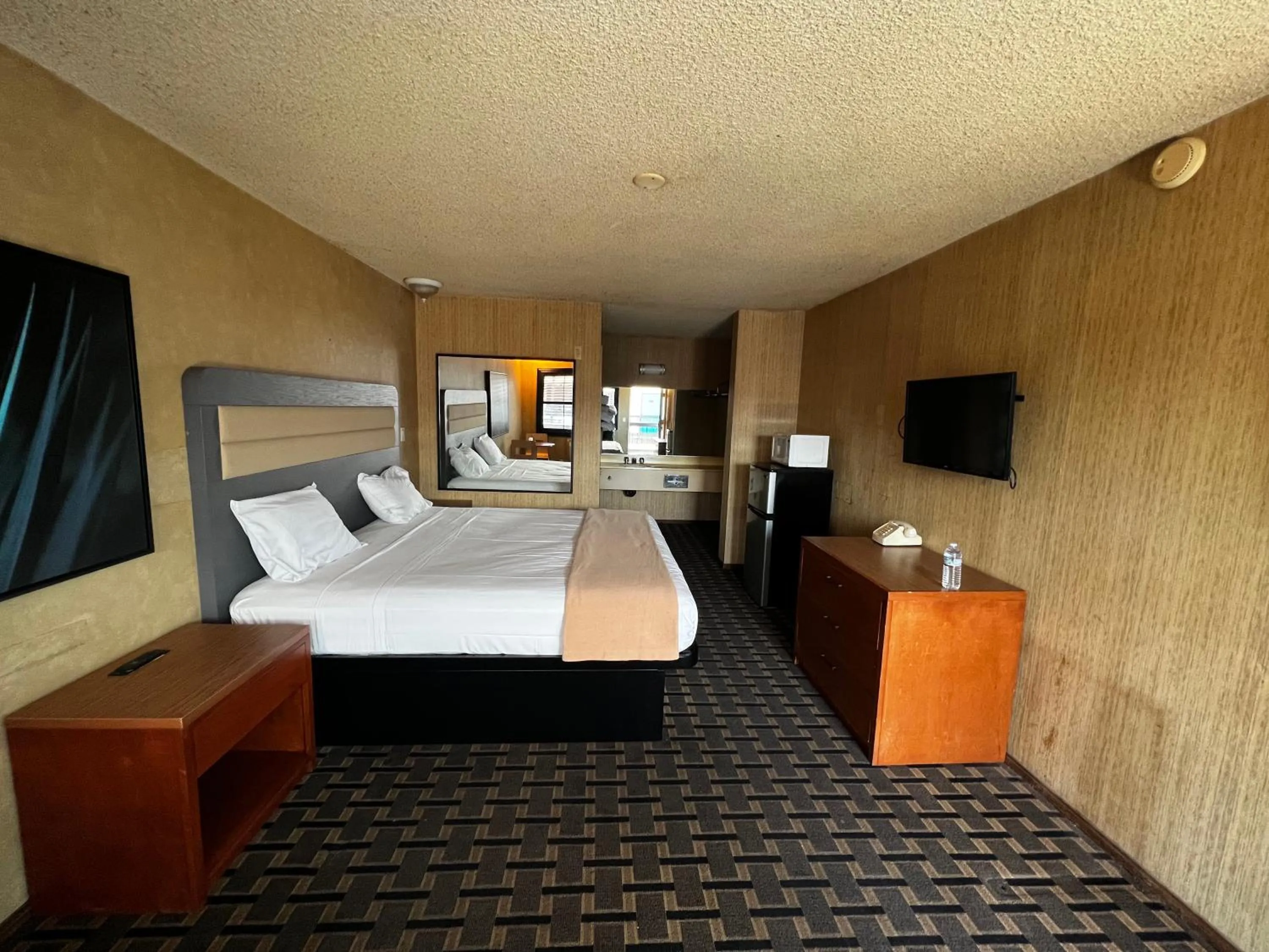 Bed in Casa Playa Inn - Stanton, Anaheim