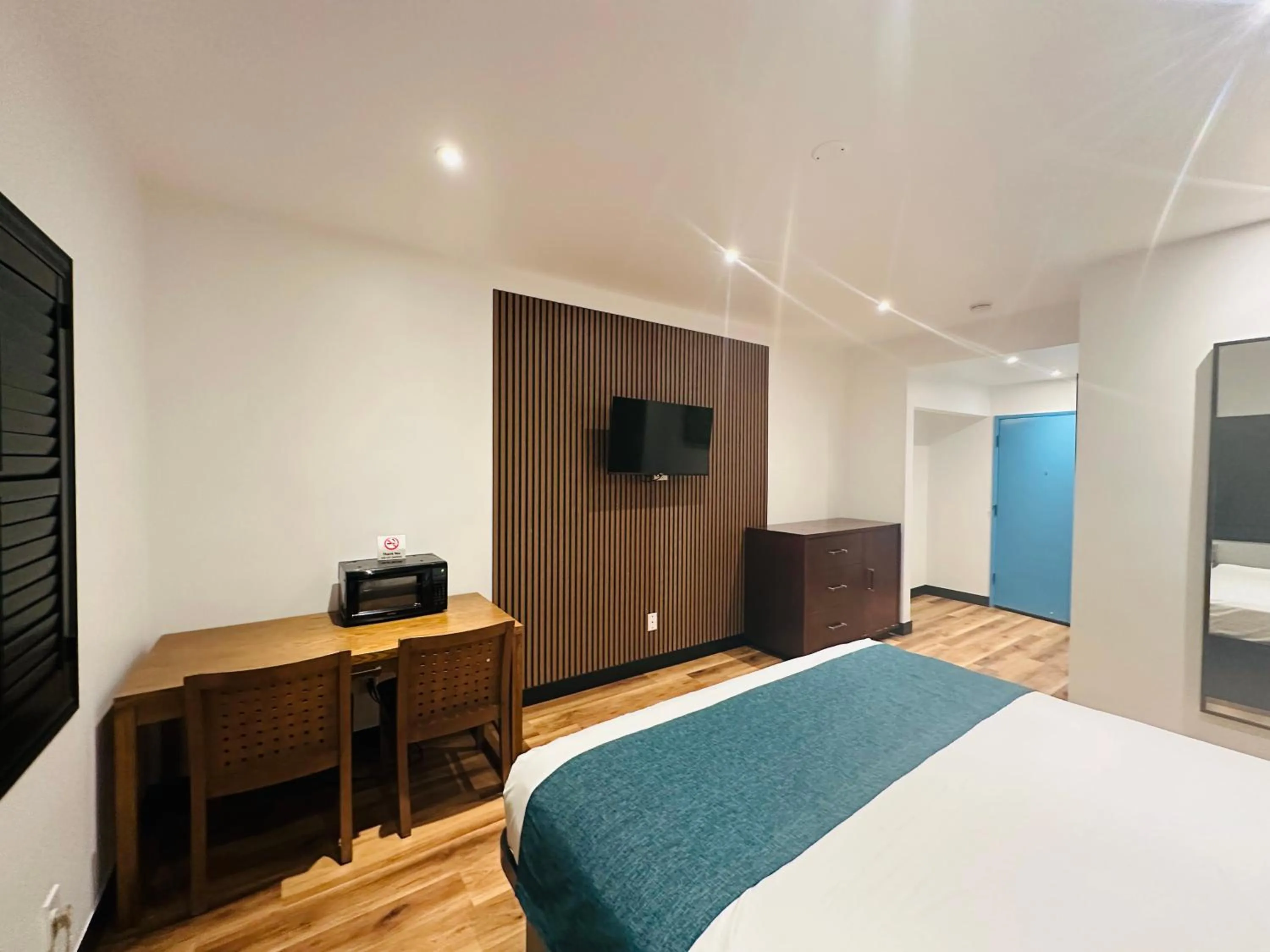 Bed in Casa Playa Inn - Stanton, Anaheim