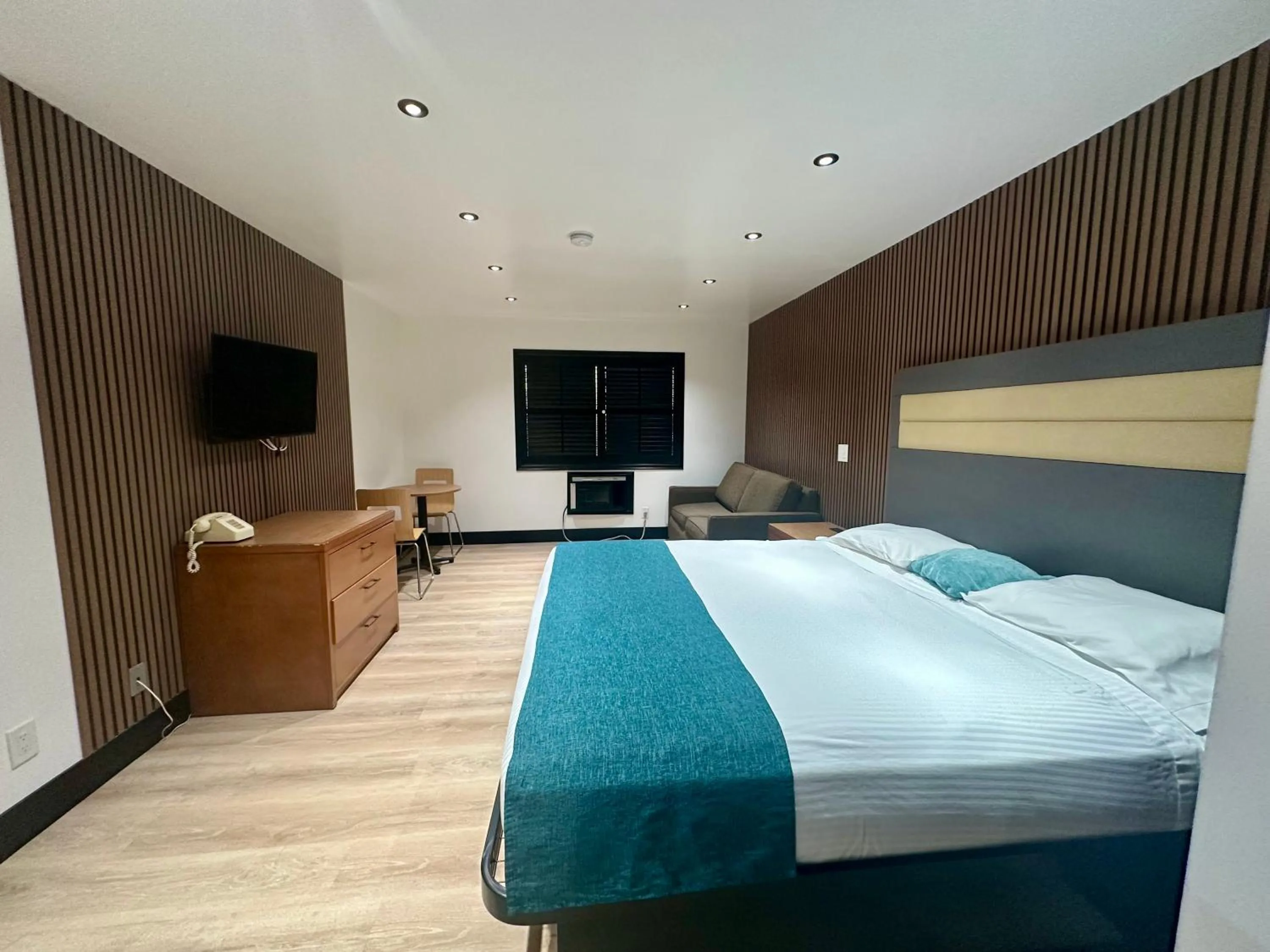 Bed in Casa Playa Inn - Stanton, Anaheim