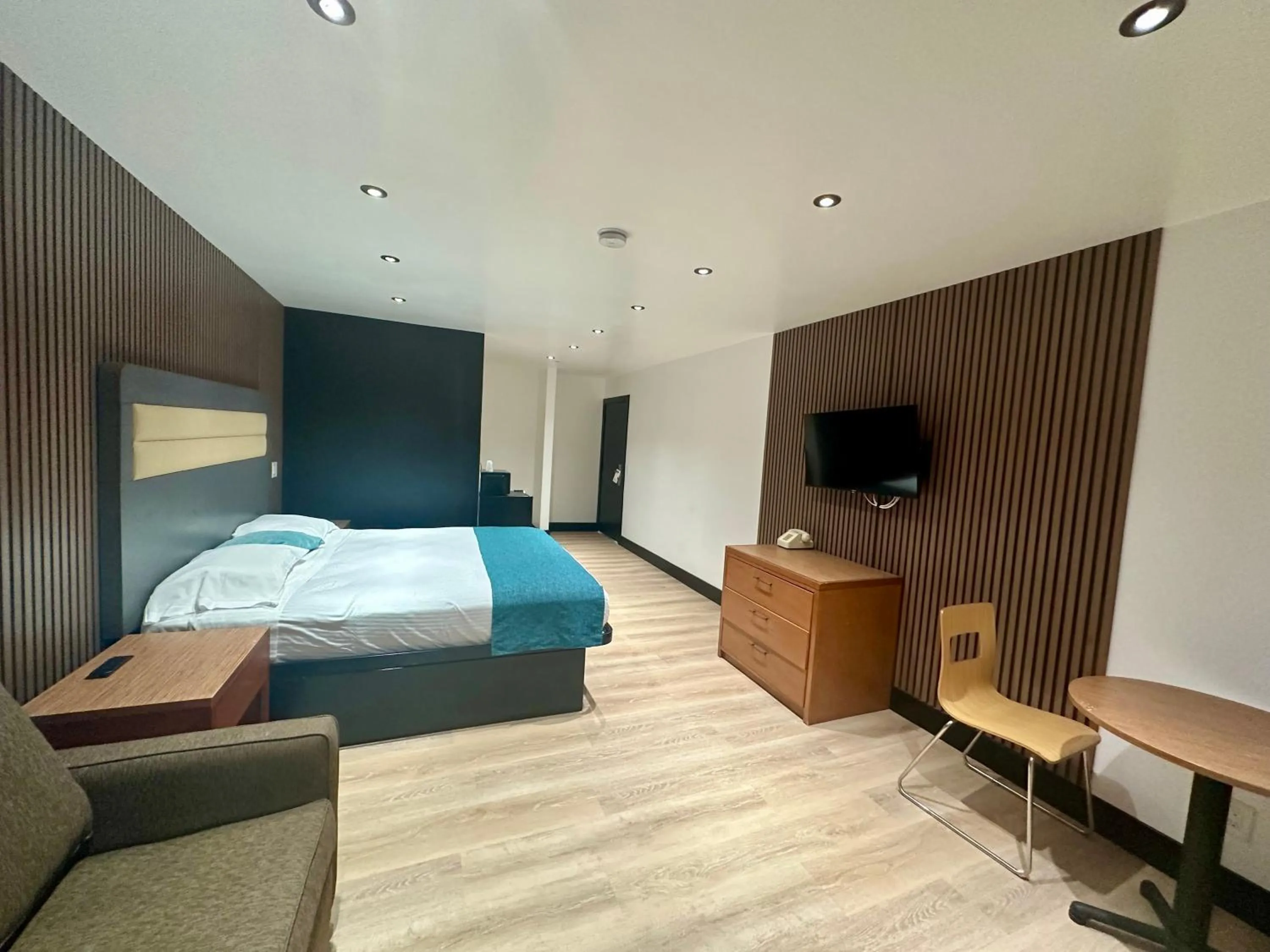 Bed in Casa Playa Inn - Stanton, Anaheim