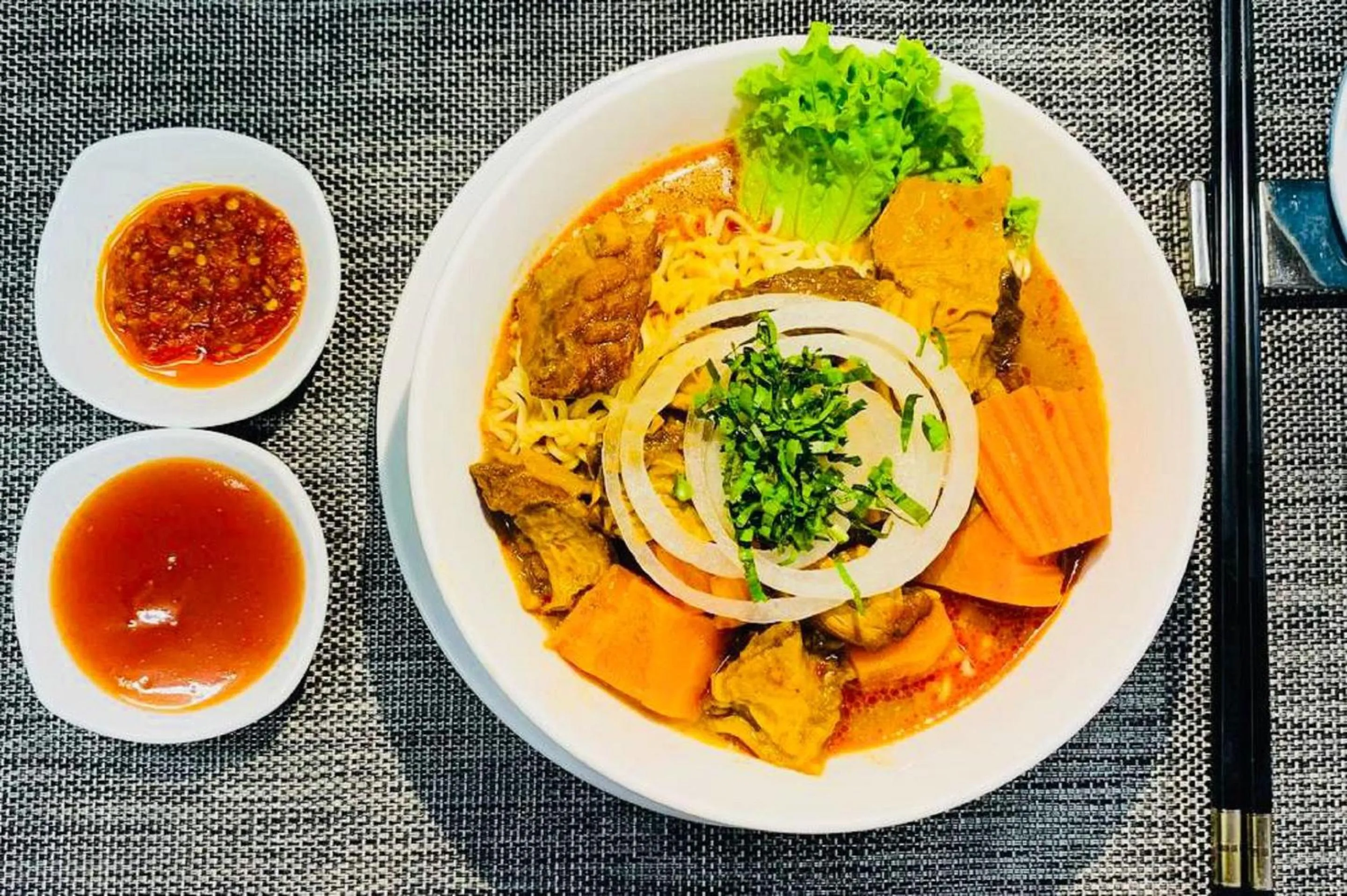 Restaurant/places to eat in V V Hotel Battambang