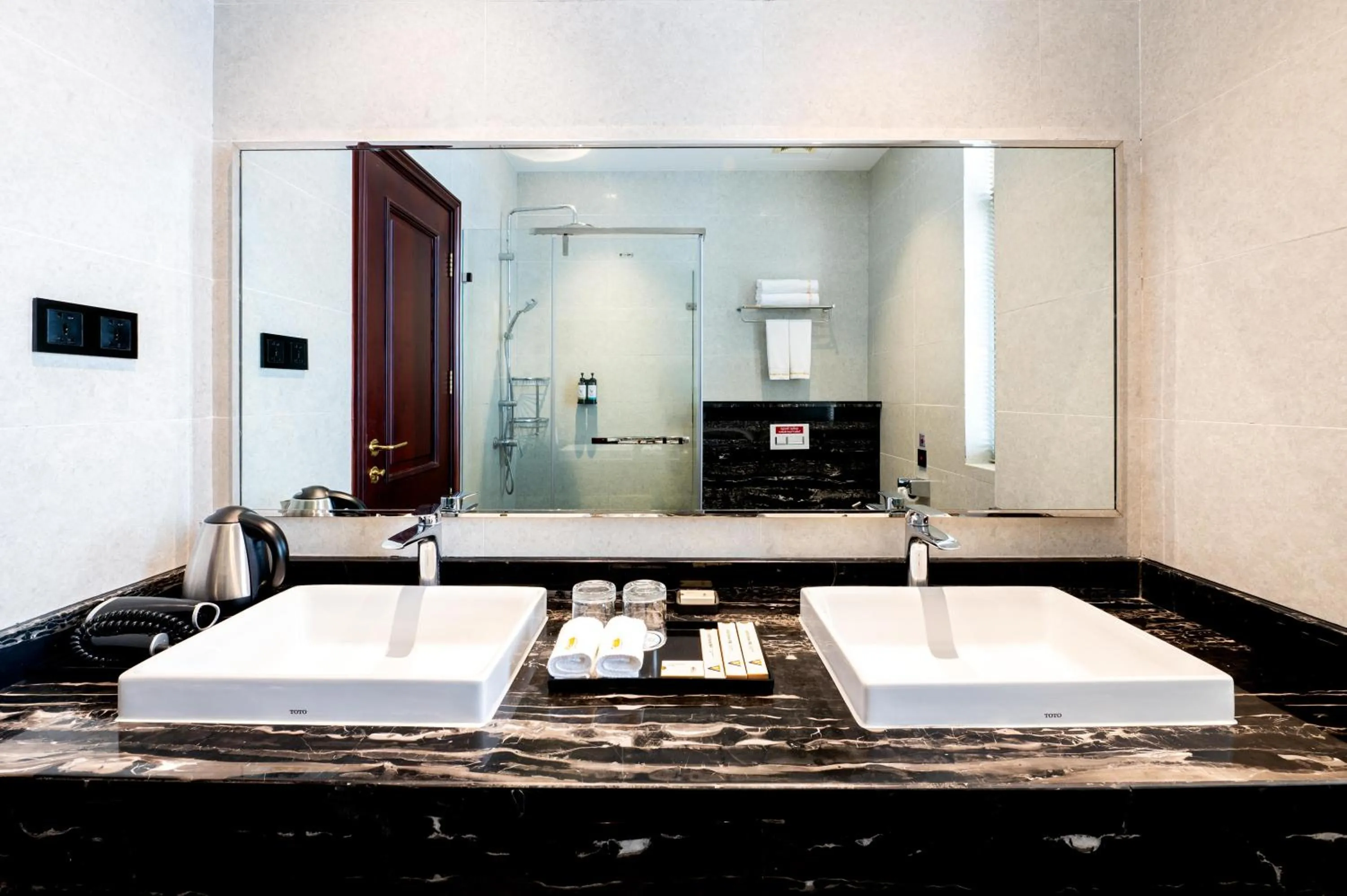 Bathroom in V V Hotel Battambang