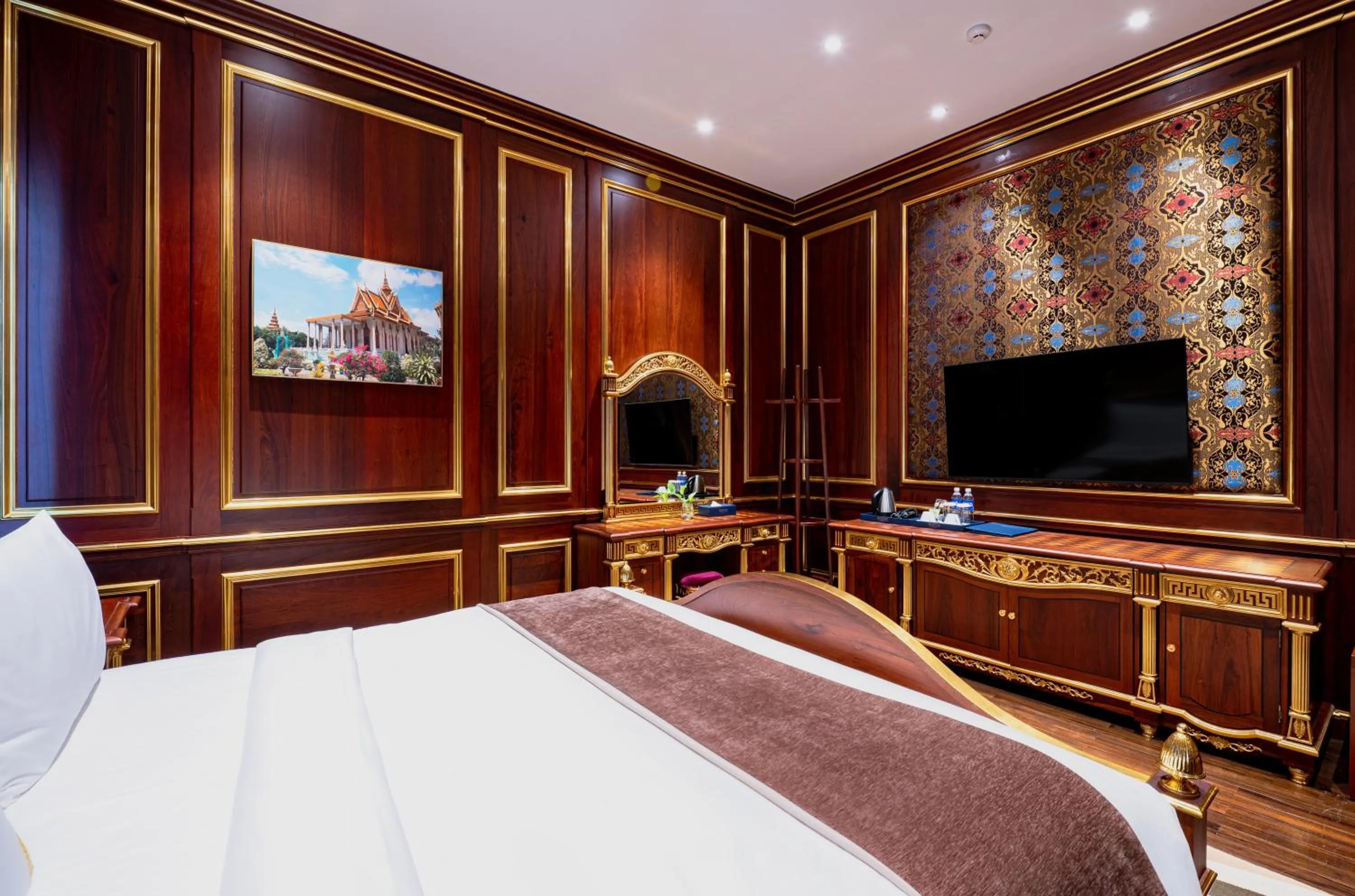 Bed in V V Hotel Battambang