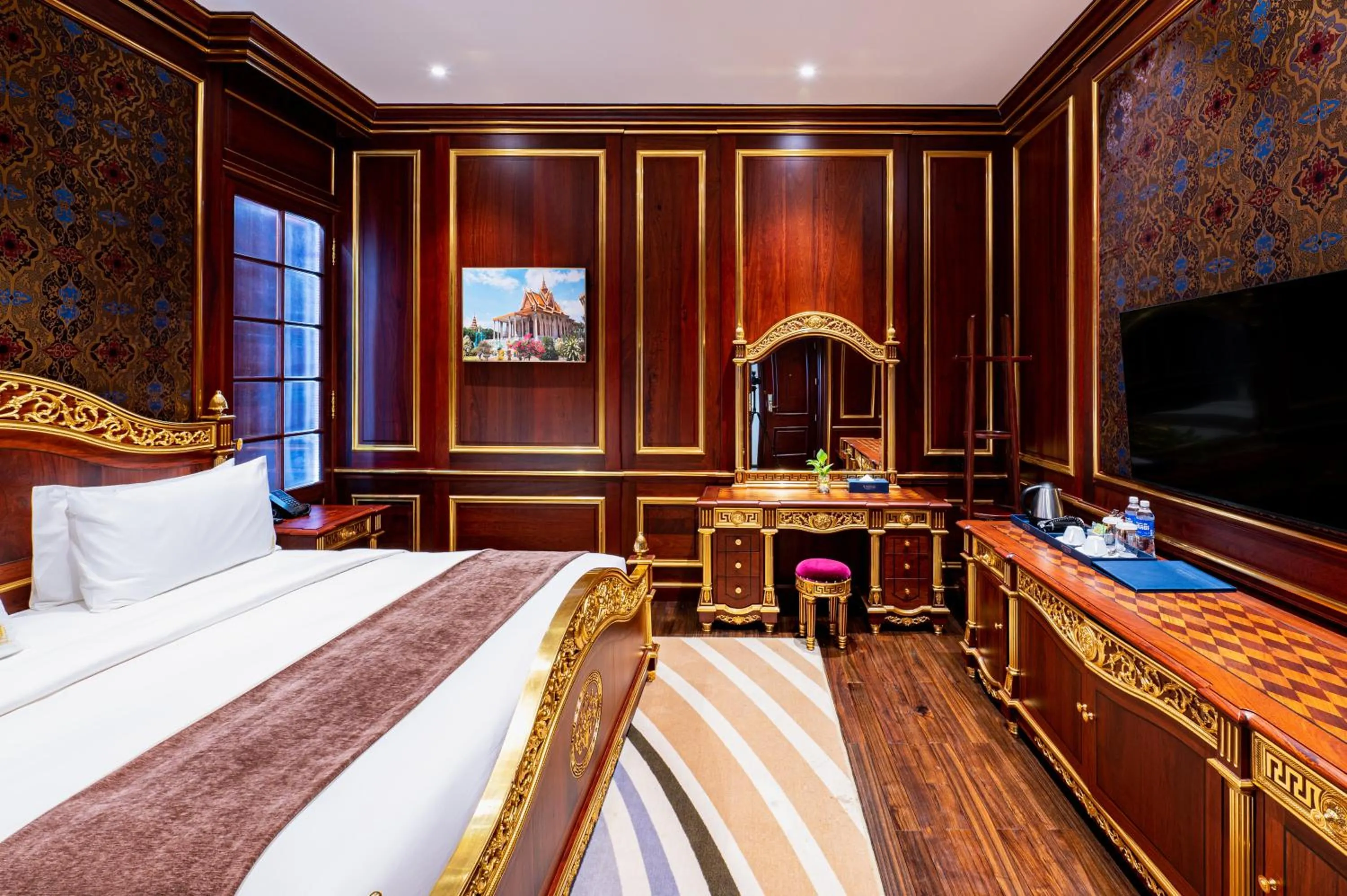 Bed in V V Hotel Battambang