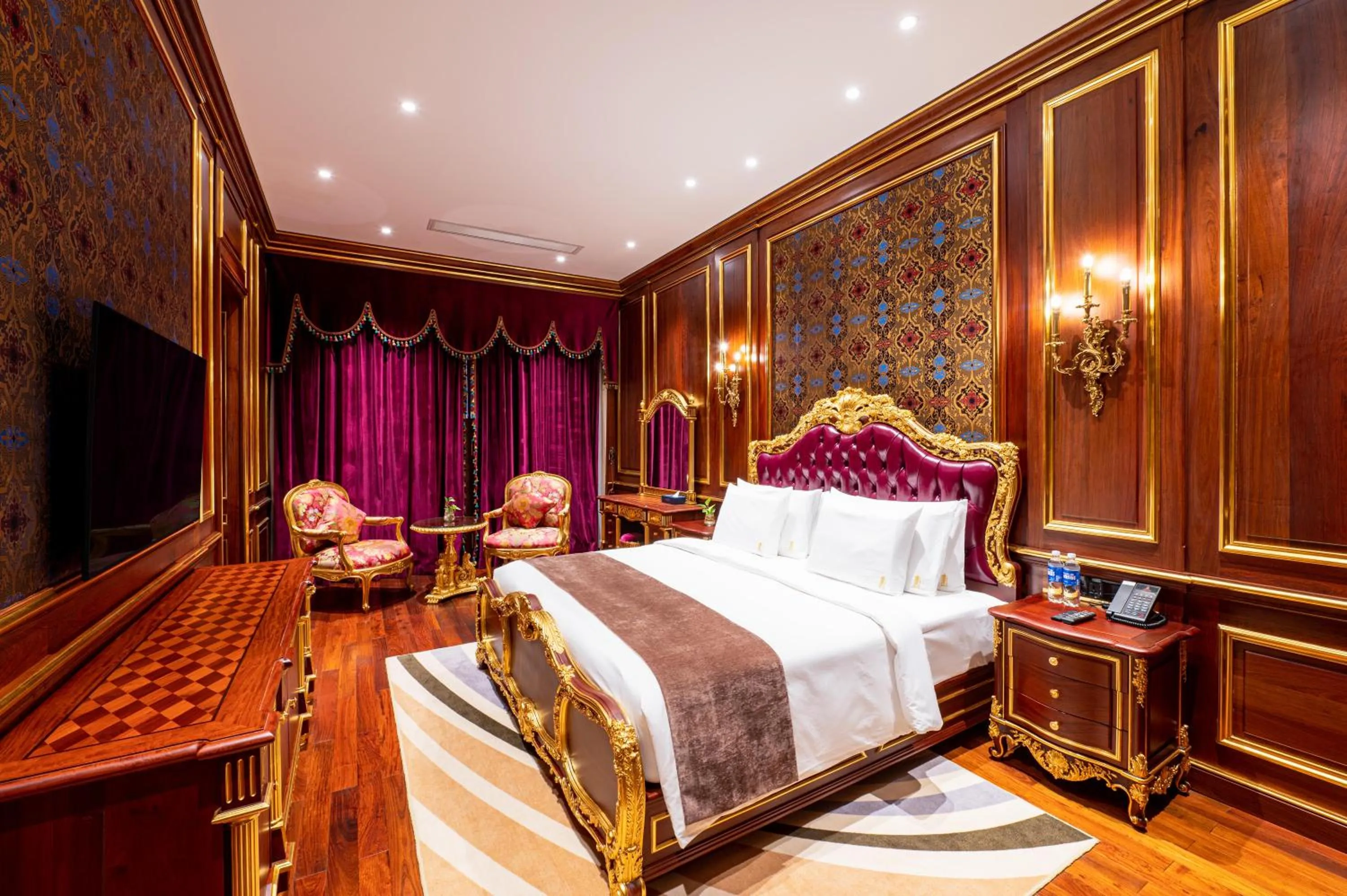 Bed in V V Hotel Battambang