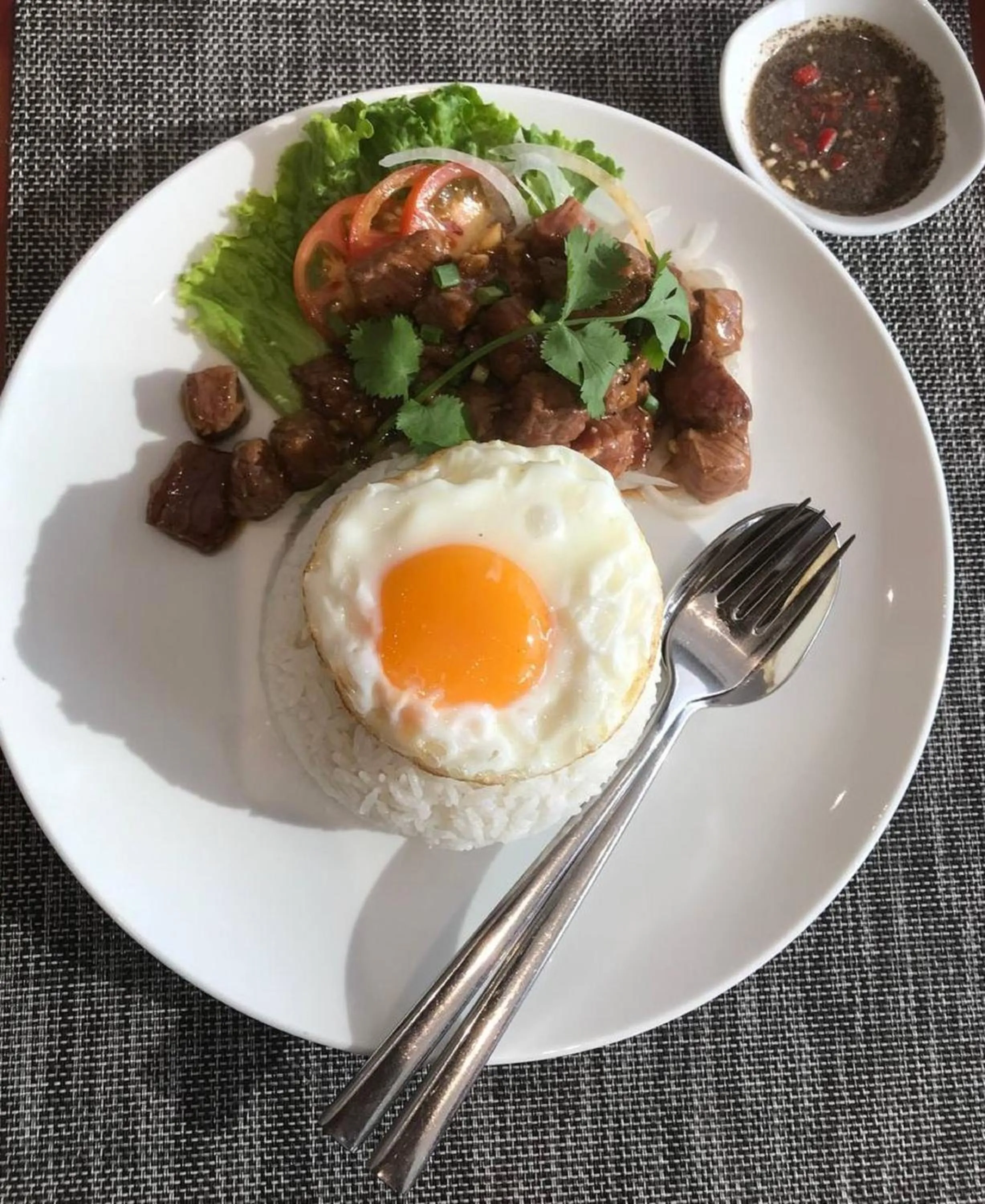 Restaurant/places to eat in V V Hotel Battambang