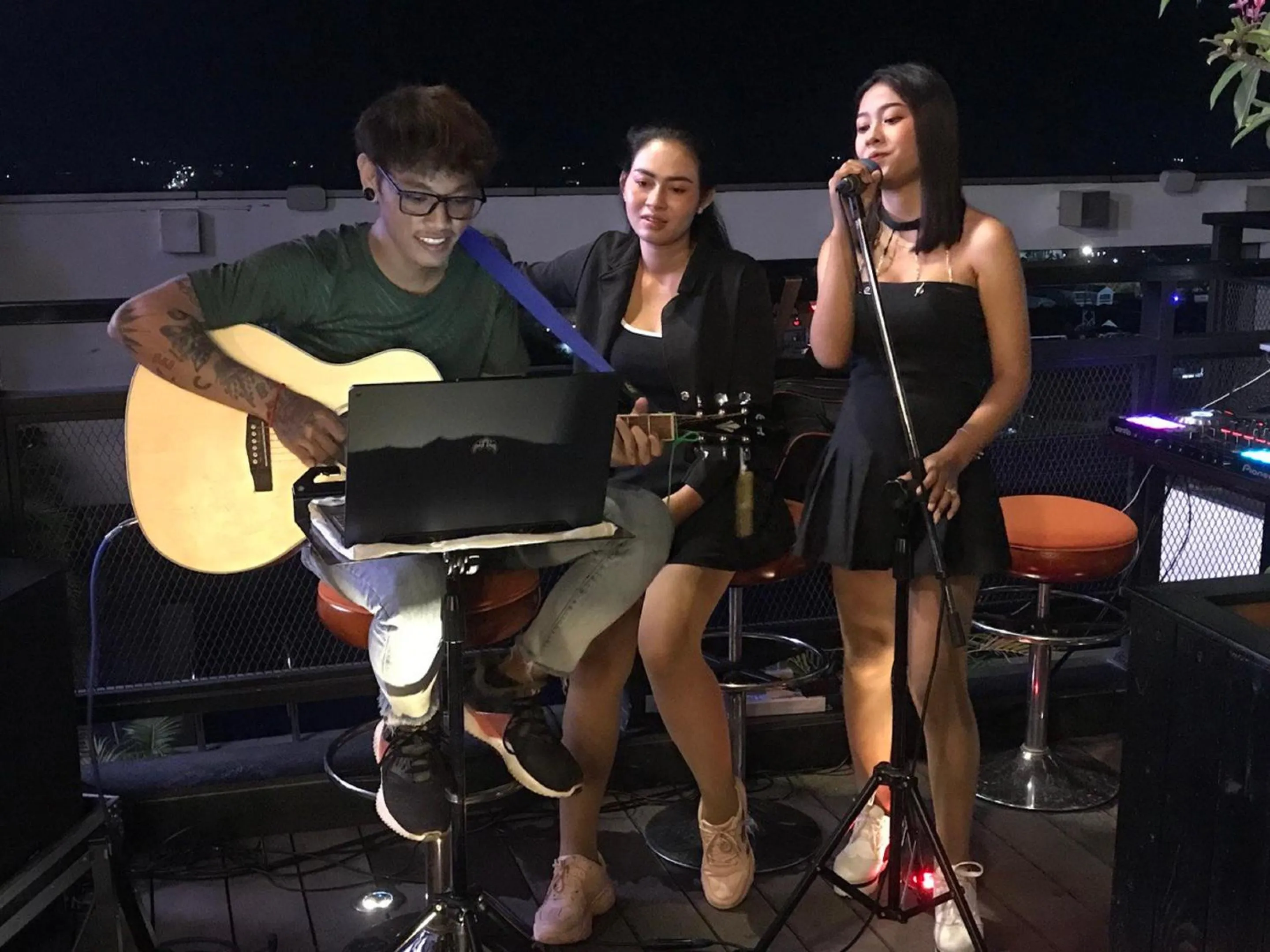 Lounge or bar in V V Hotel Battambang