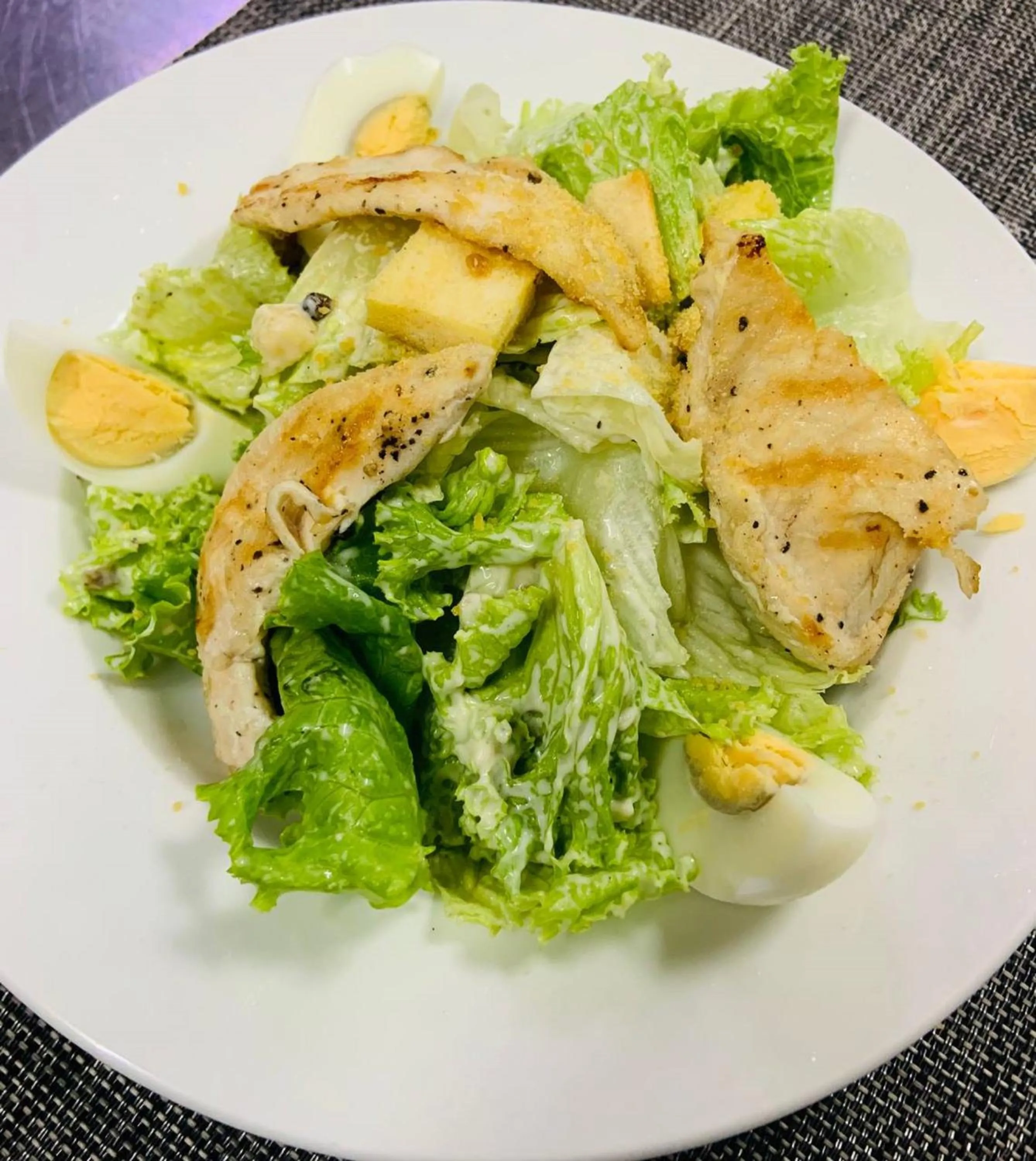 Restaurant/places to eat in V V Hotel Battambang