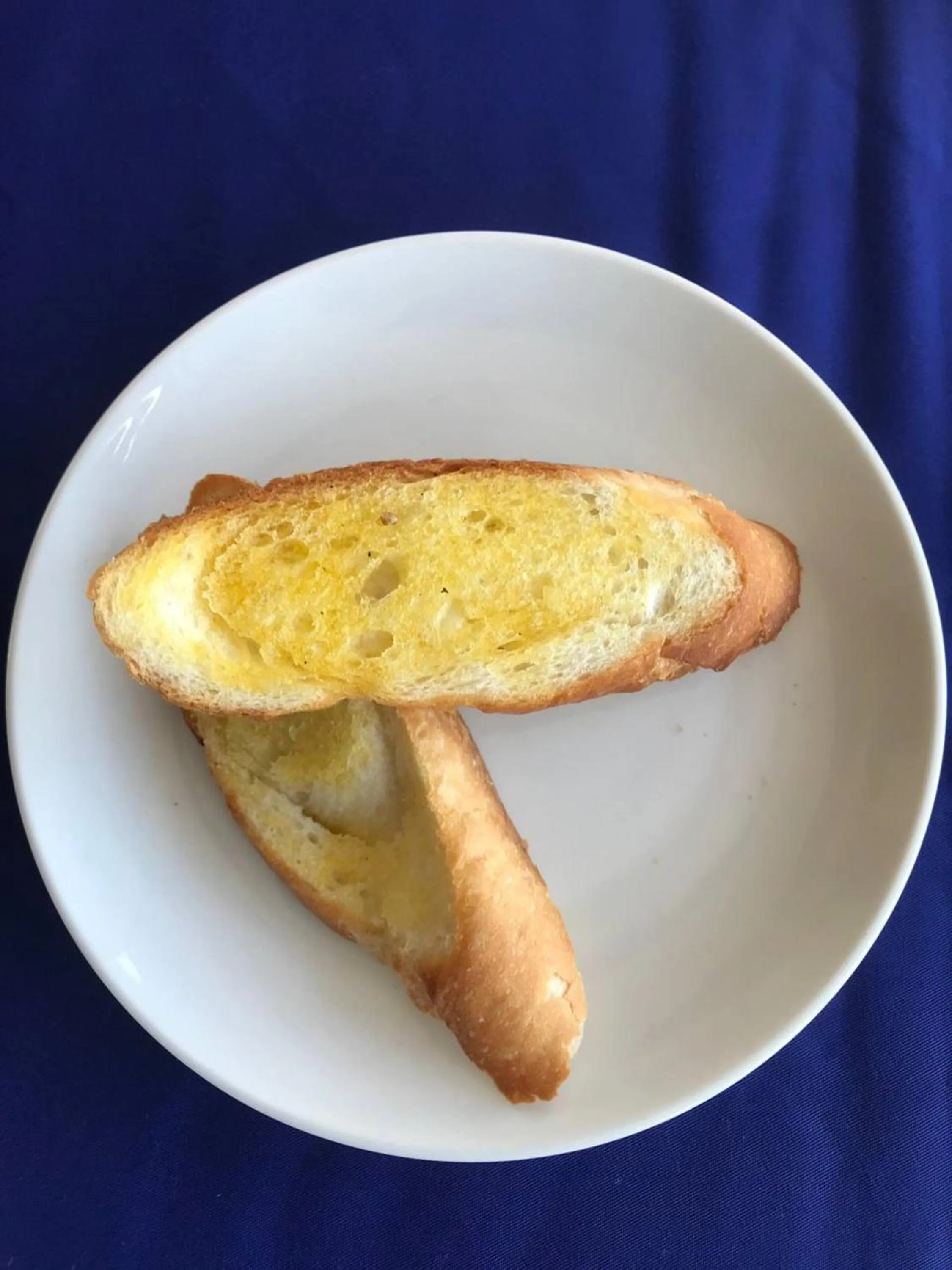 Restaurant/places to eat in V V Hotel Battambang