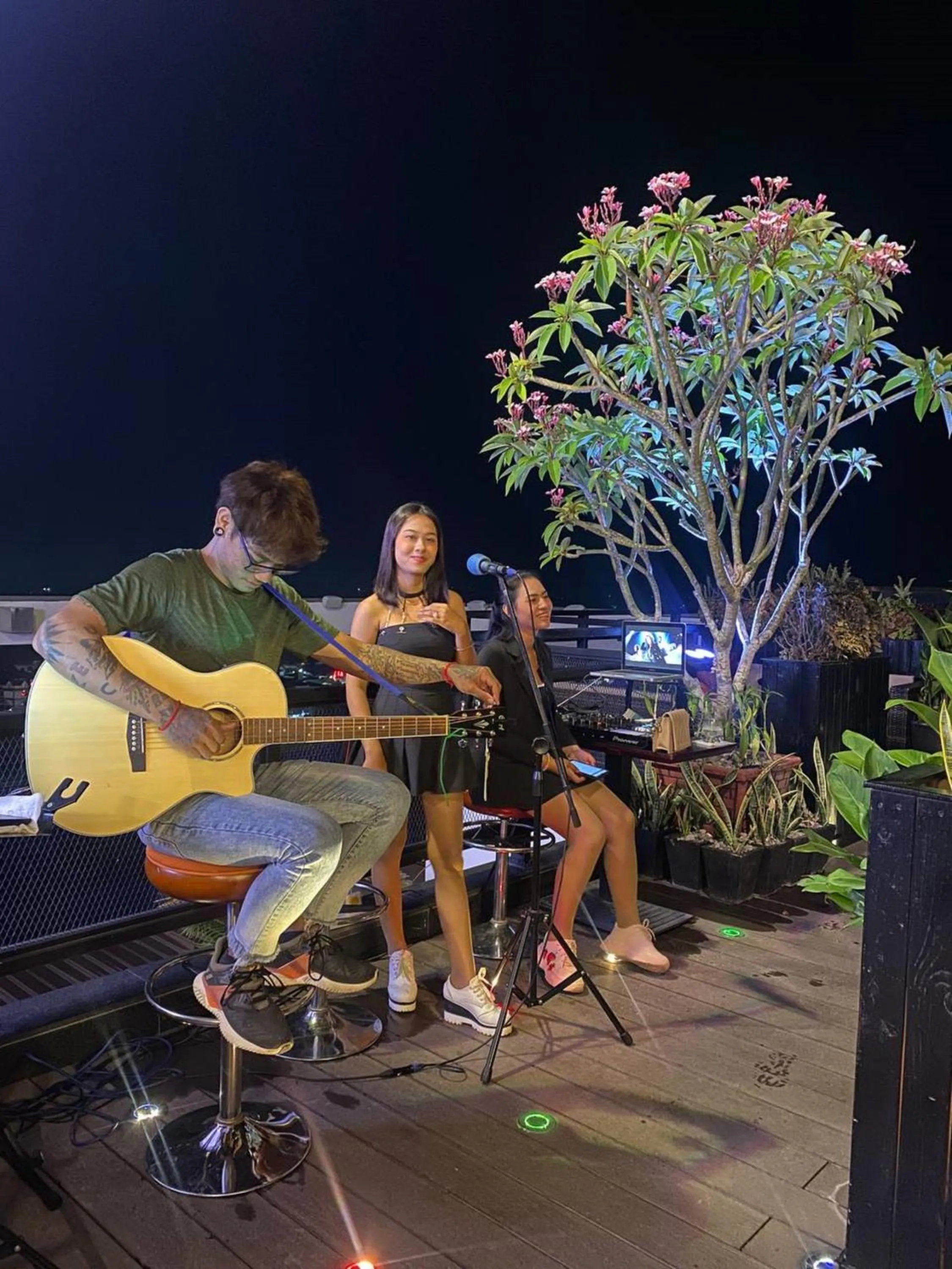 Lounge or bar in V V Hotel Battambang