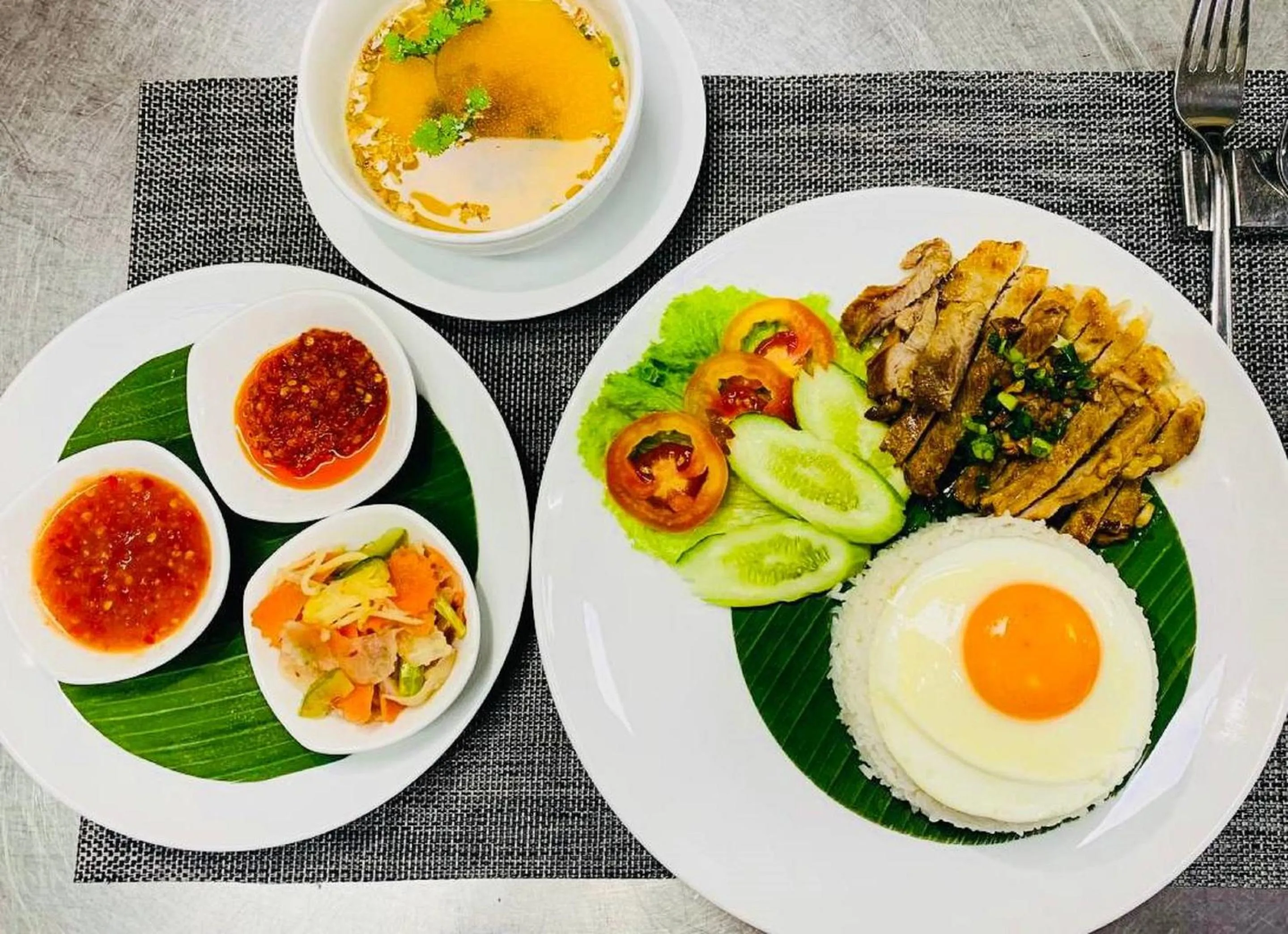 Restaurant/places to eat in V V Hotel Battambang