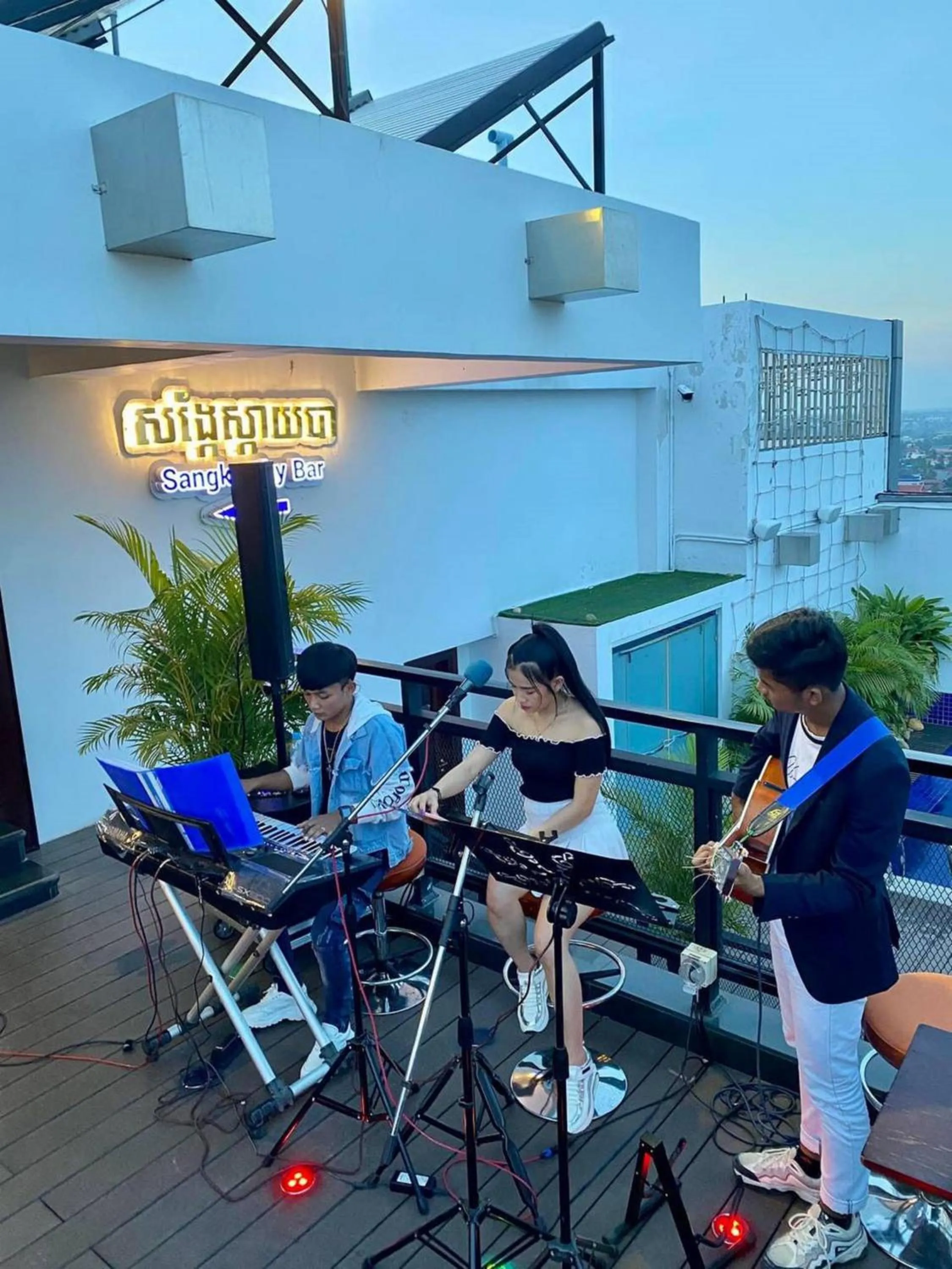 Lounge or bar in V V Hotel Battambang