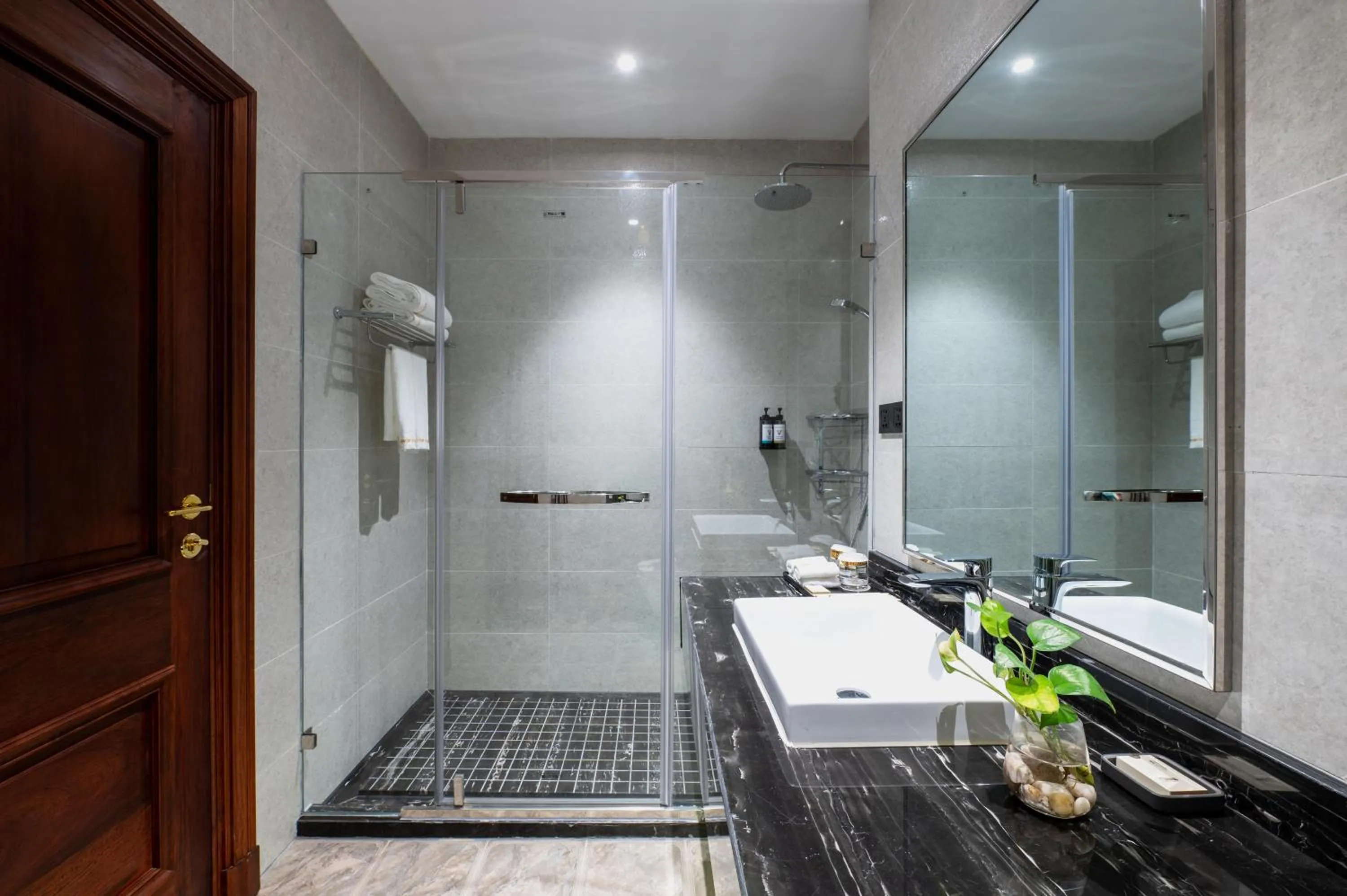 Bathroom in V V Hotel Battambang