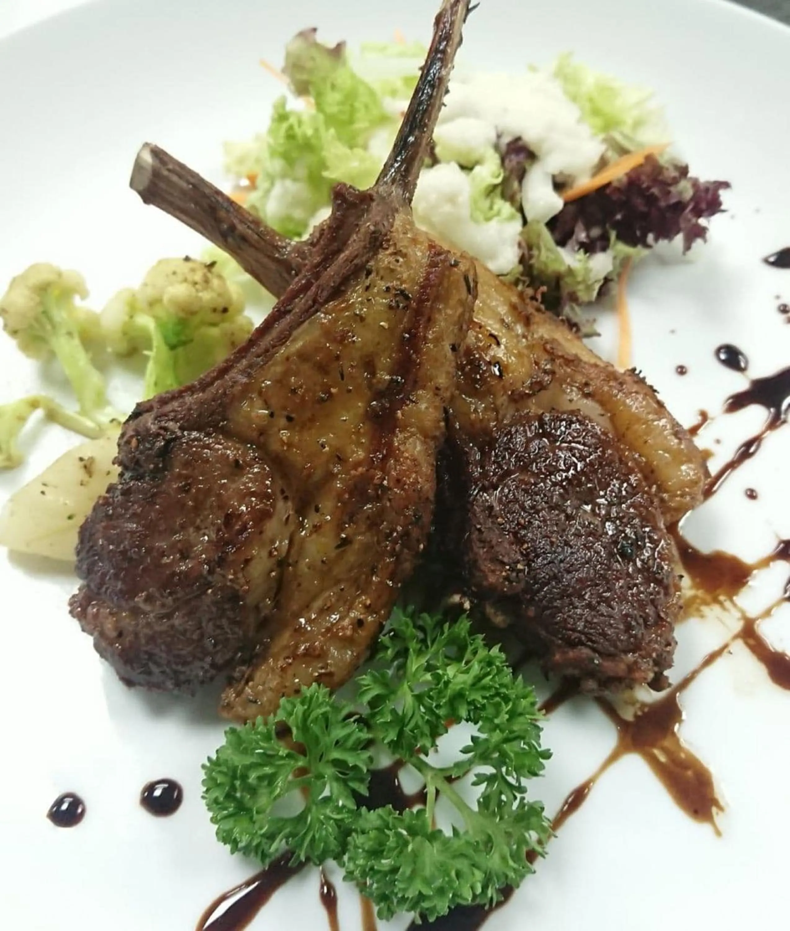 Restaurant/places to eat in V V Hotel Battambang