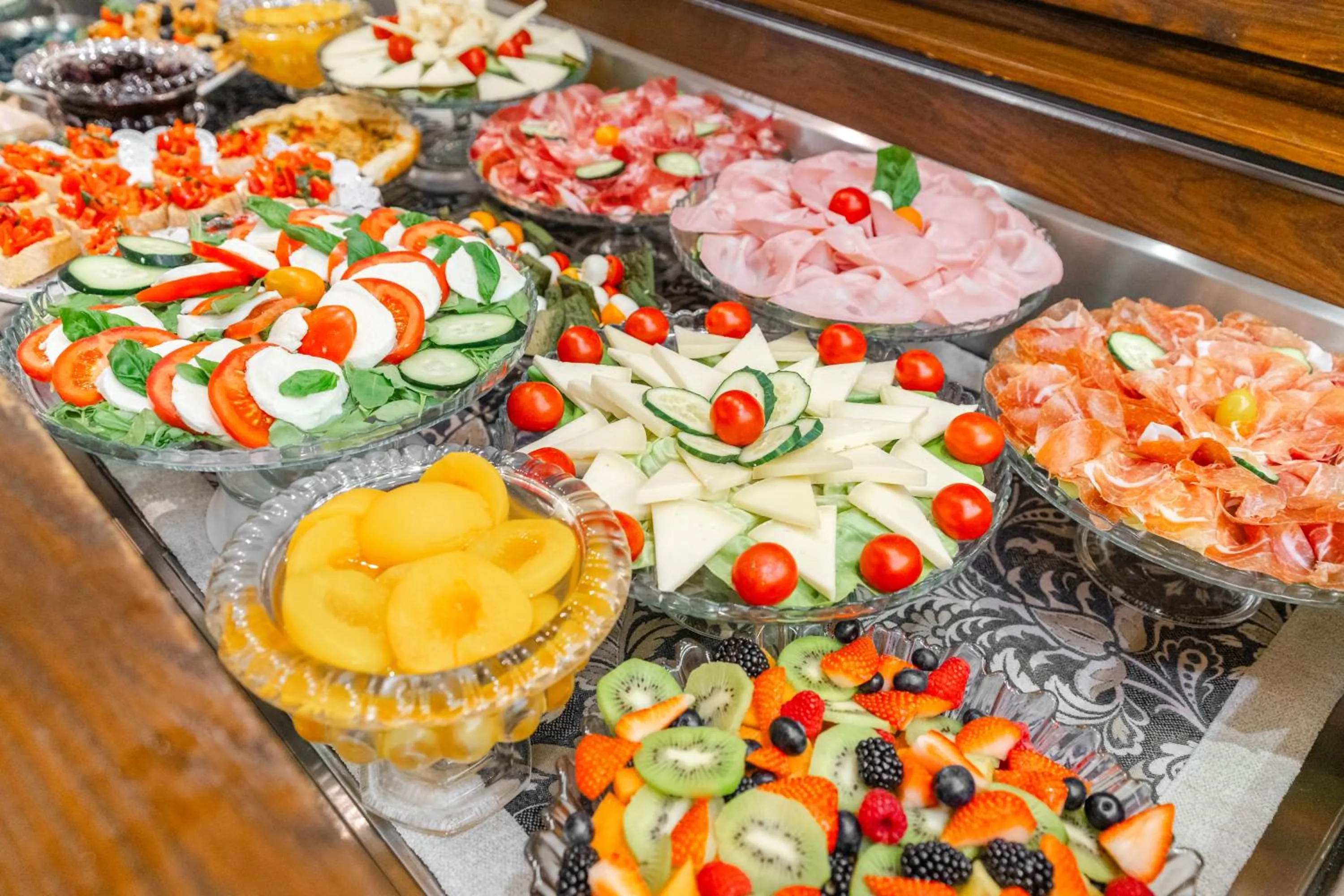 Buffet breakfast in Art Hotel Commercianti