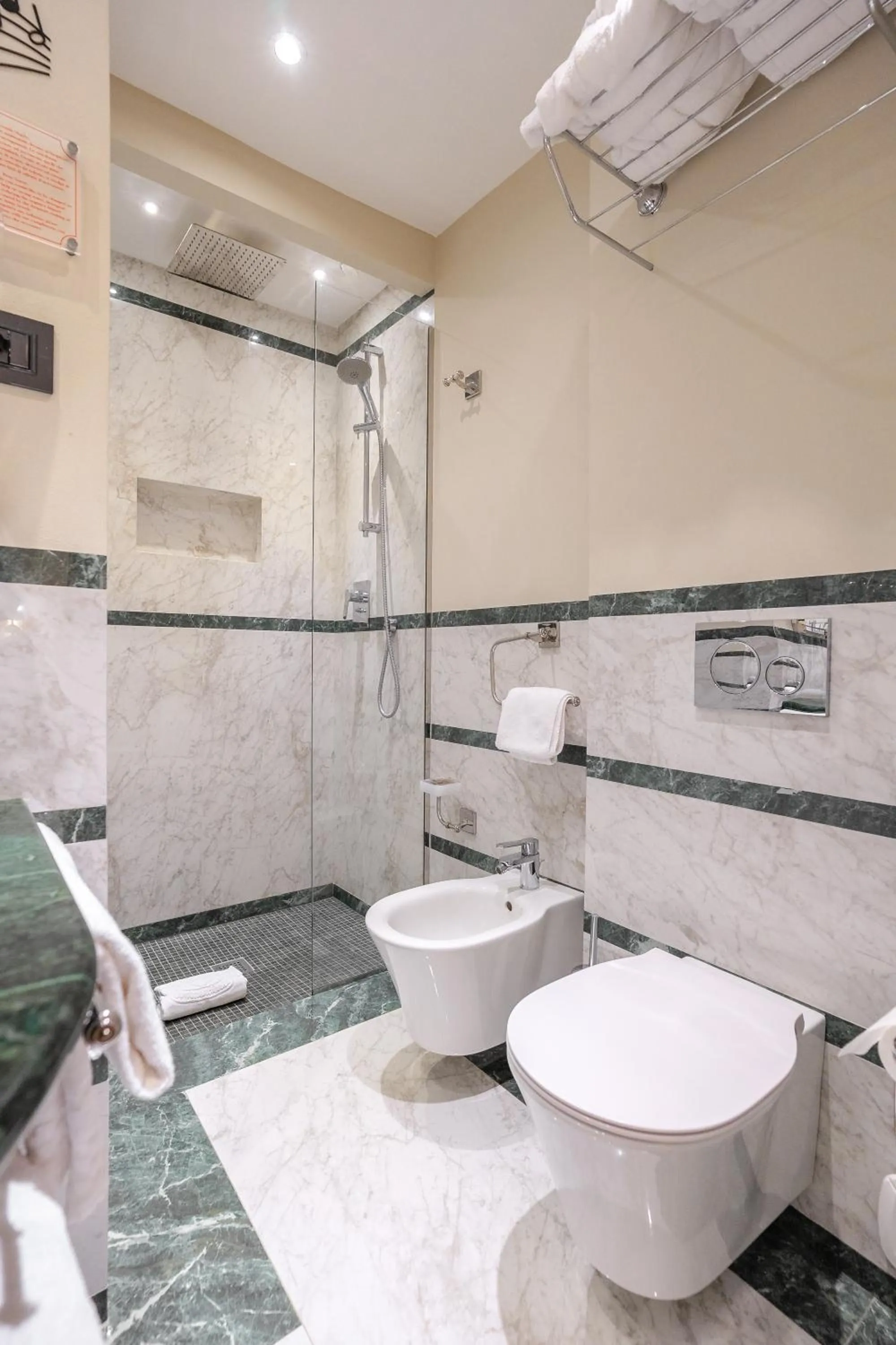 Bathroom in Art Hotel Commercianti