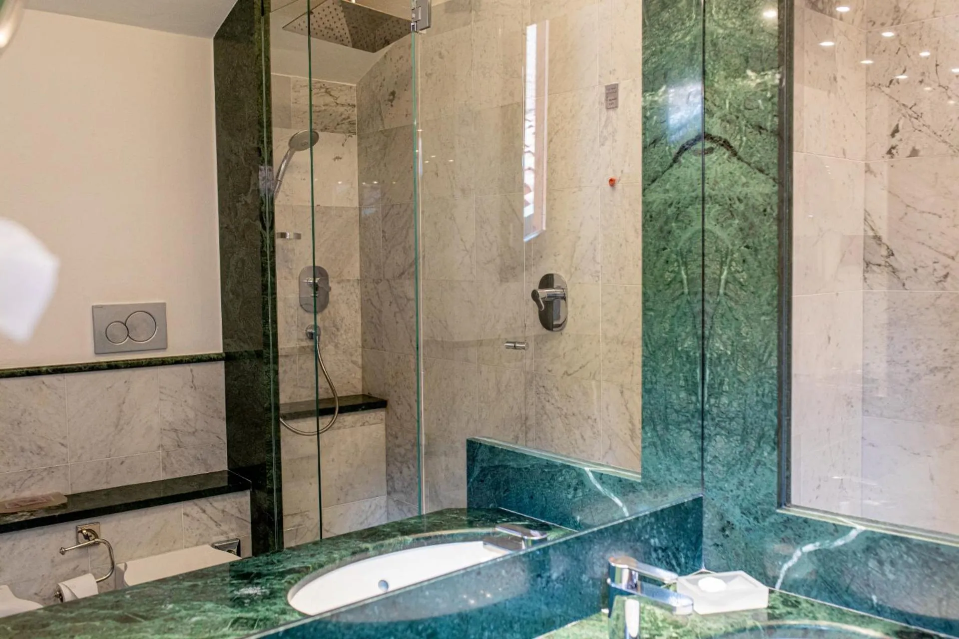 Bathroom in Art Hotel Commercianti