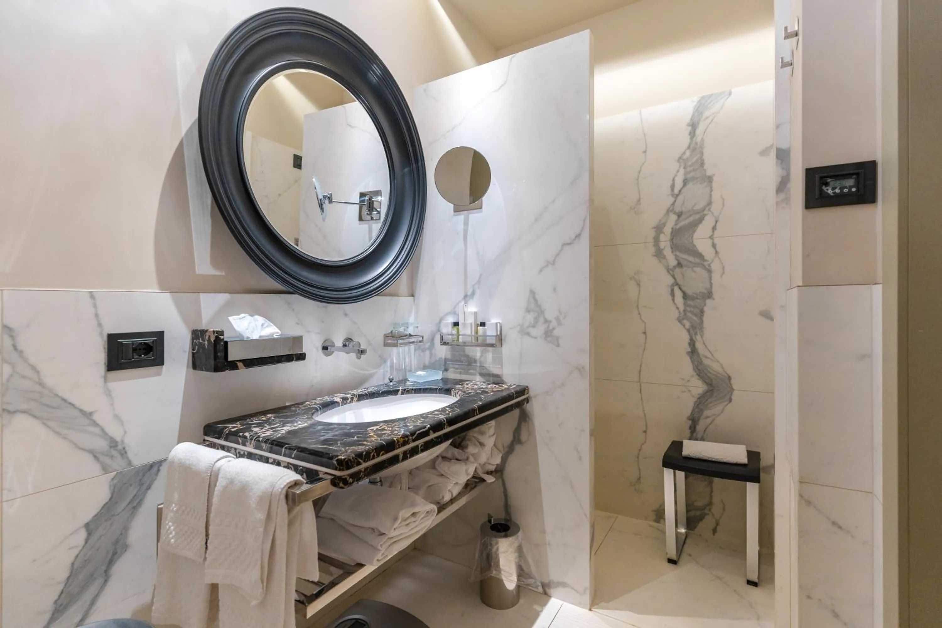 Bathroom in Art Hotel Commercianti