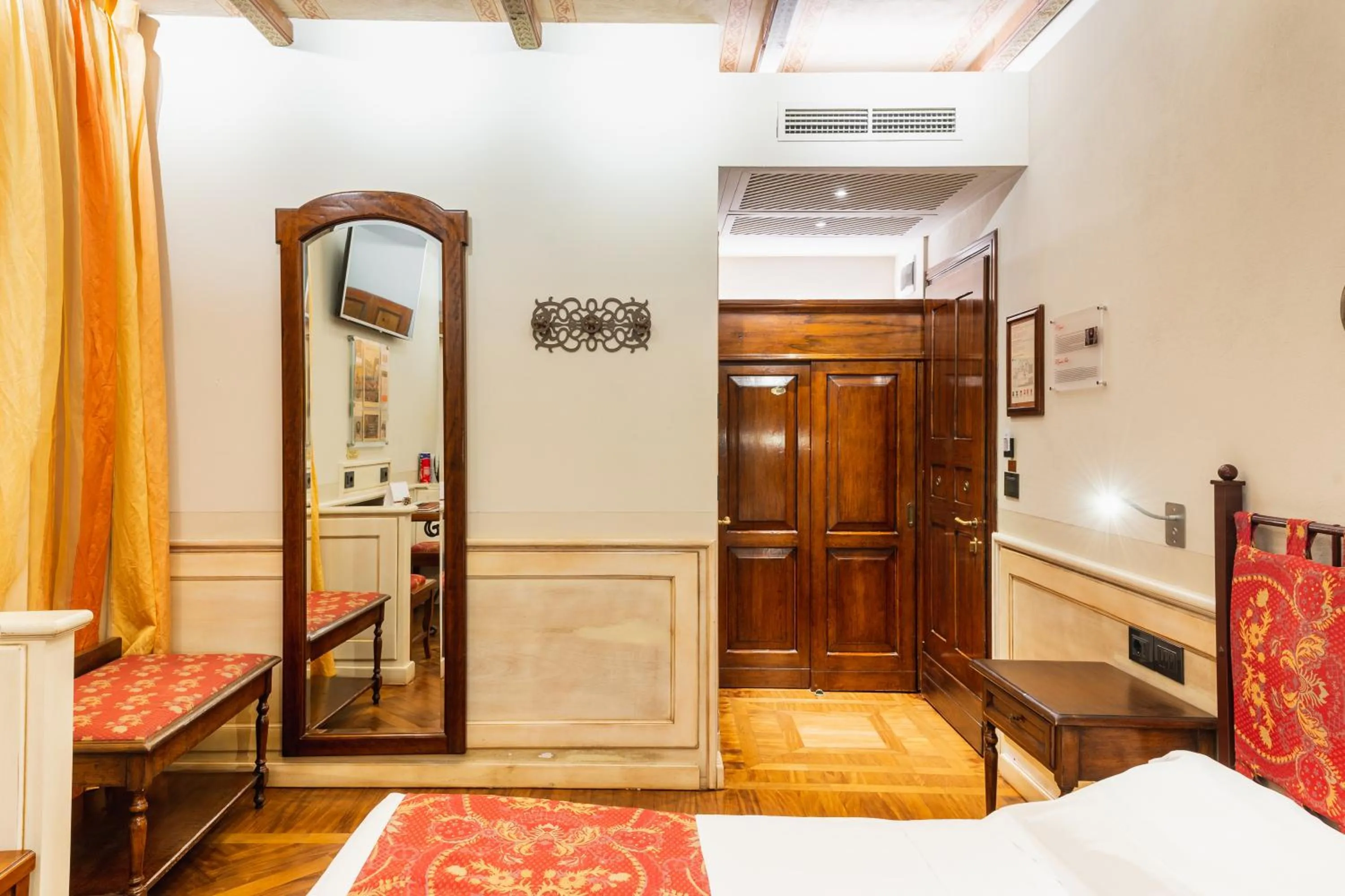 Photo of the whole room, Bed in Art Hotel Commercianti