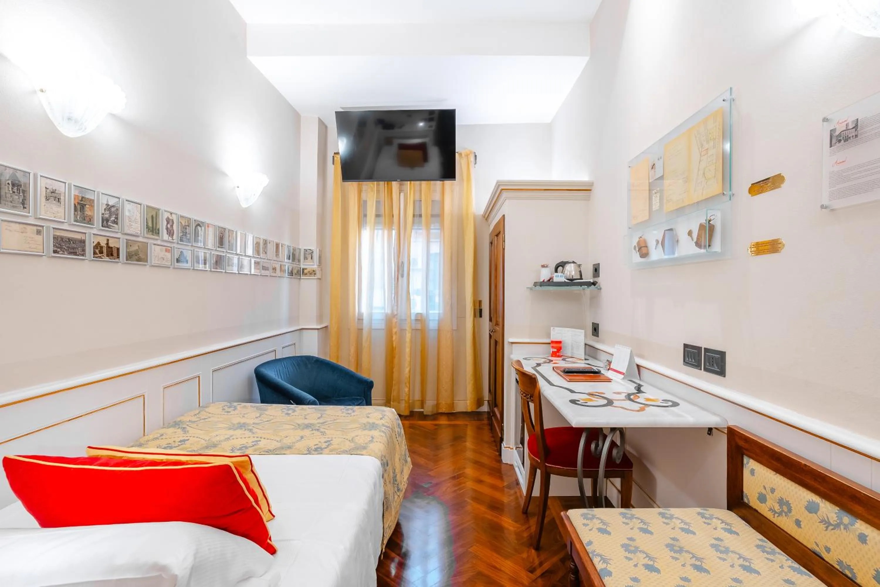 Photo of the whole room in Art Hotel Commercianti