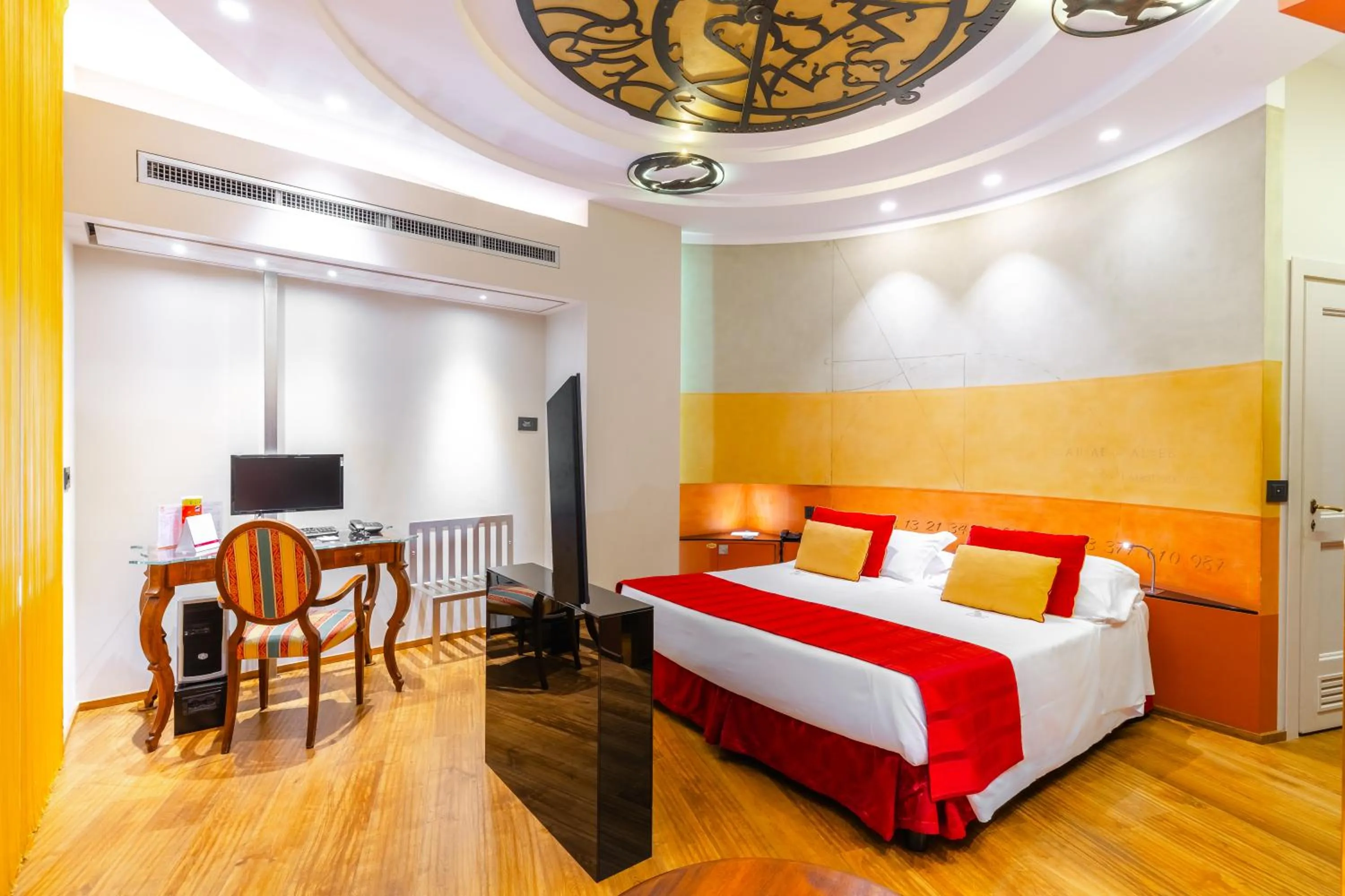 Photo of the whole room, Bed in Art Hotel Commercianti