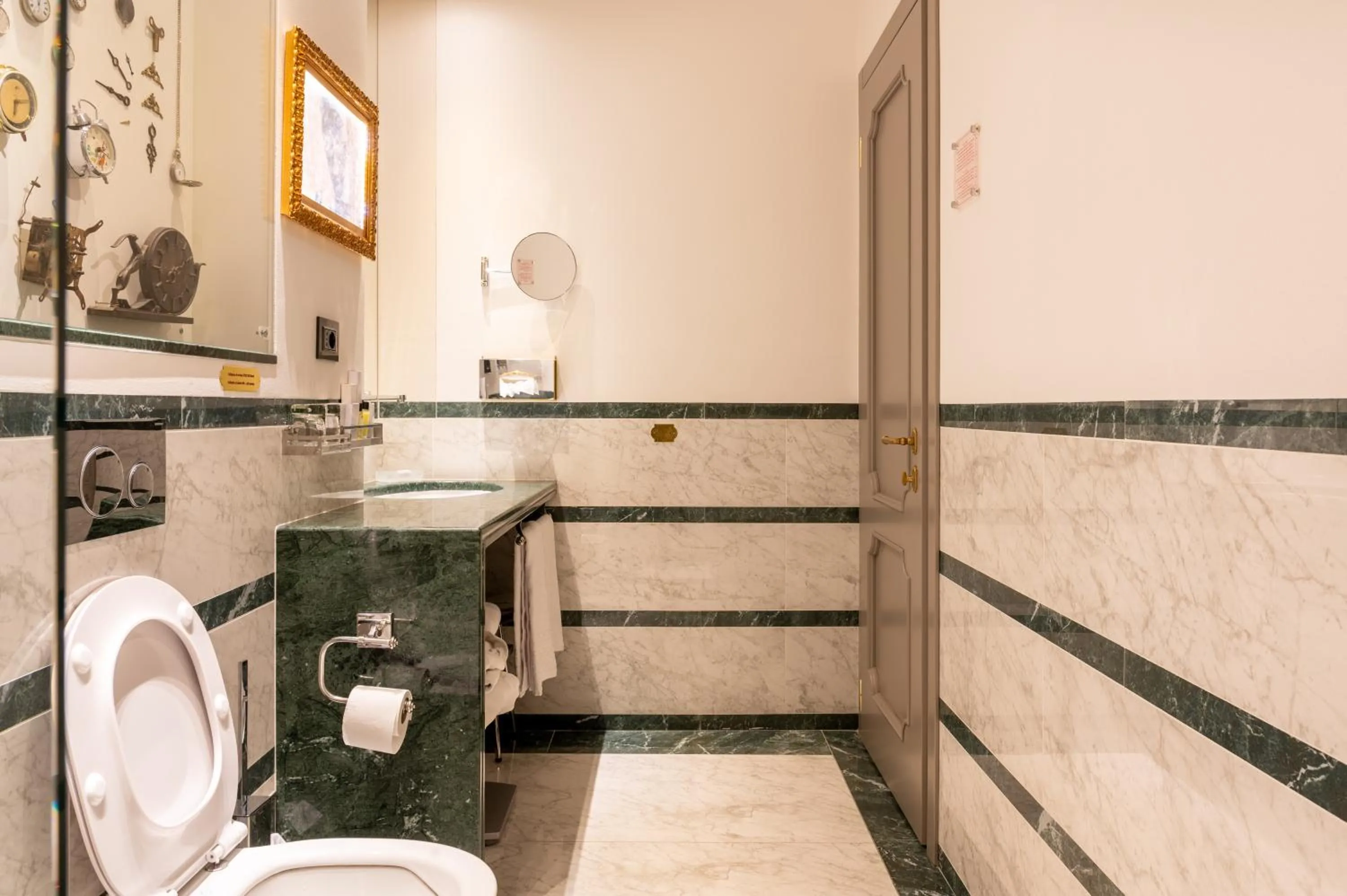 Bathroom in Art Hotel Commercianti